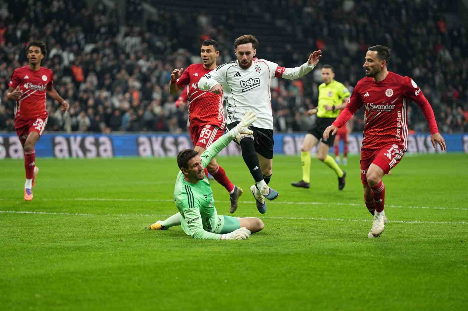 Trendyol Süper Lig: Beşiktaş: 2 - Antalyaspor: 0 (Maç devam ediyor)

