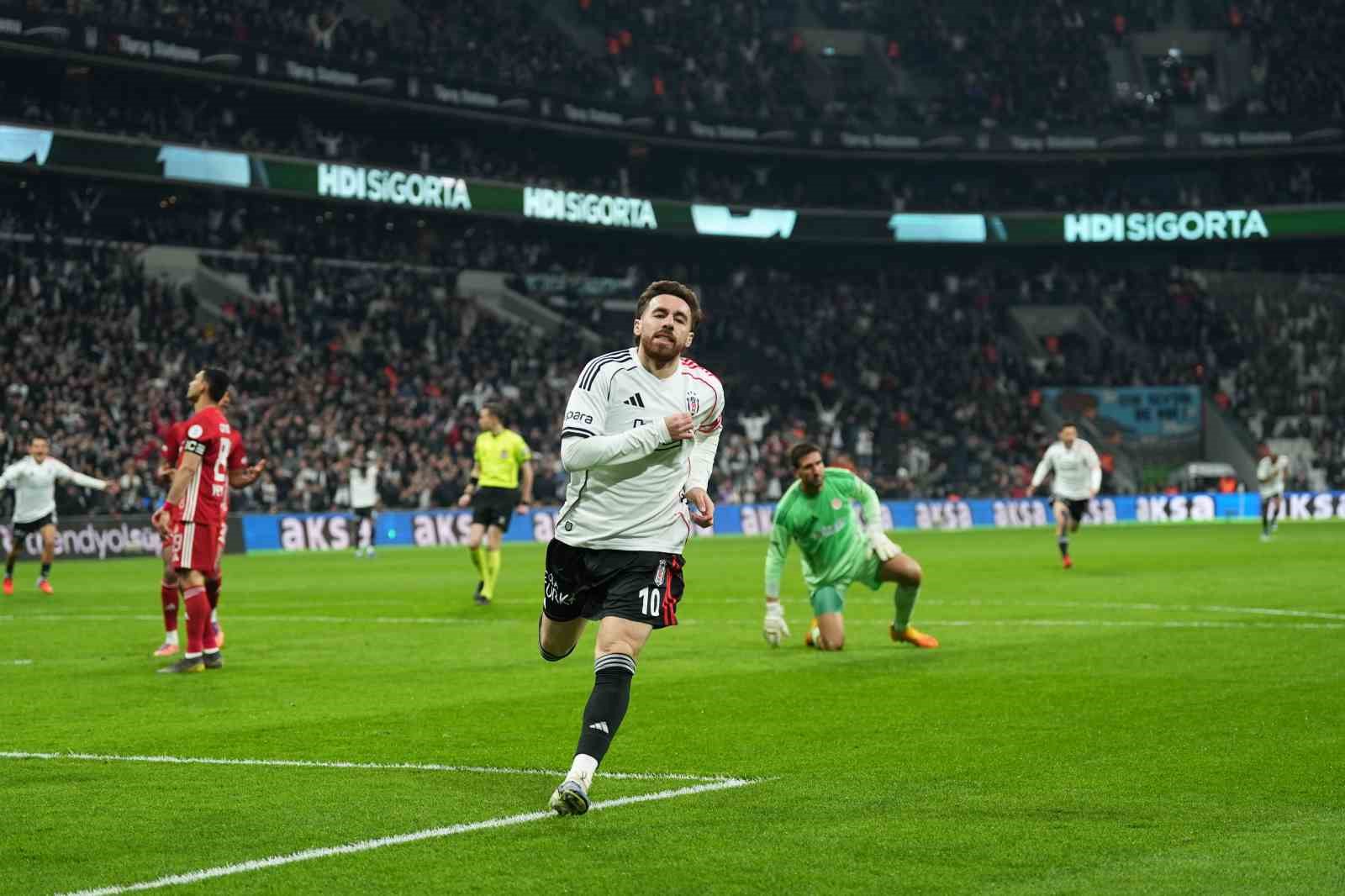 Trendyol Süper Lig: Beşiktaş: 2 - Antalyaspor: 0 (Maç devam ediyor)

