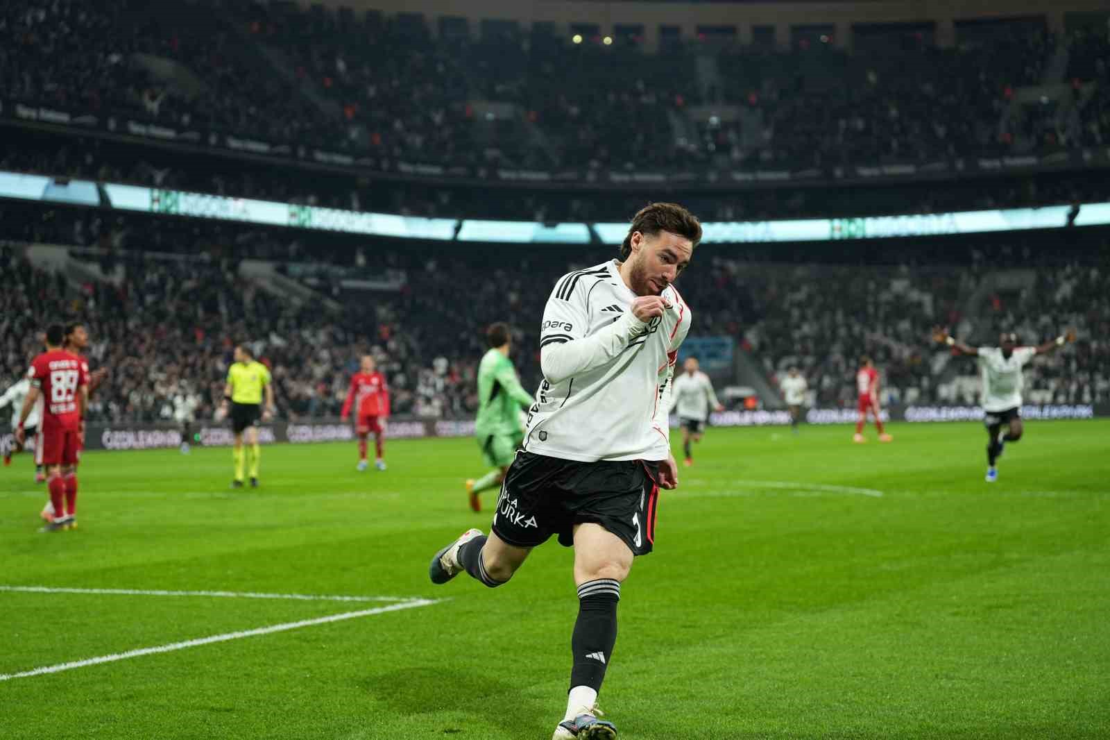 Trendyol Süper Lig: Beşiktaş: 2 - Antalyaspor: 0 (Maç devam ediyor)
