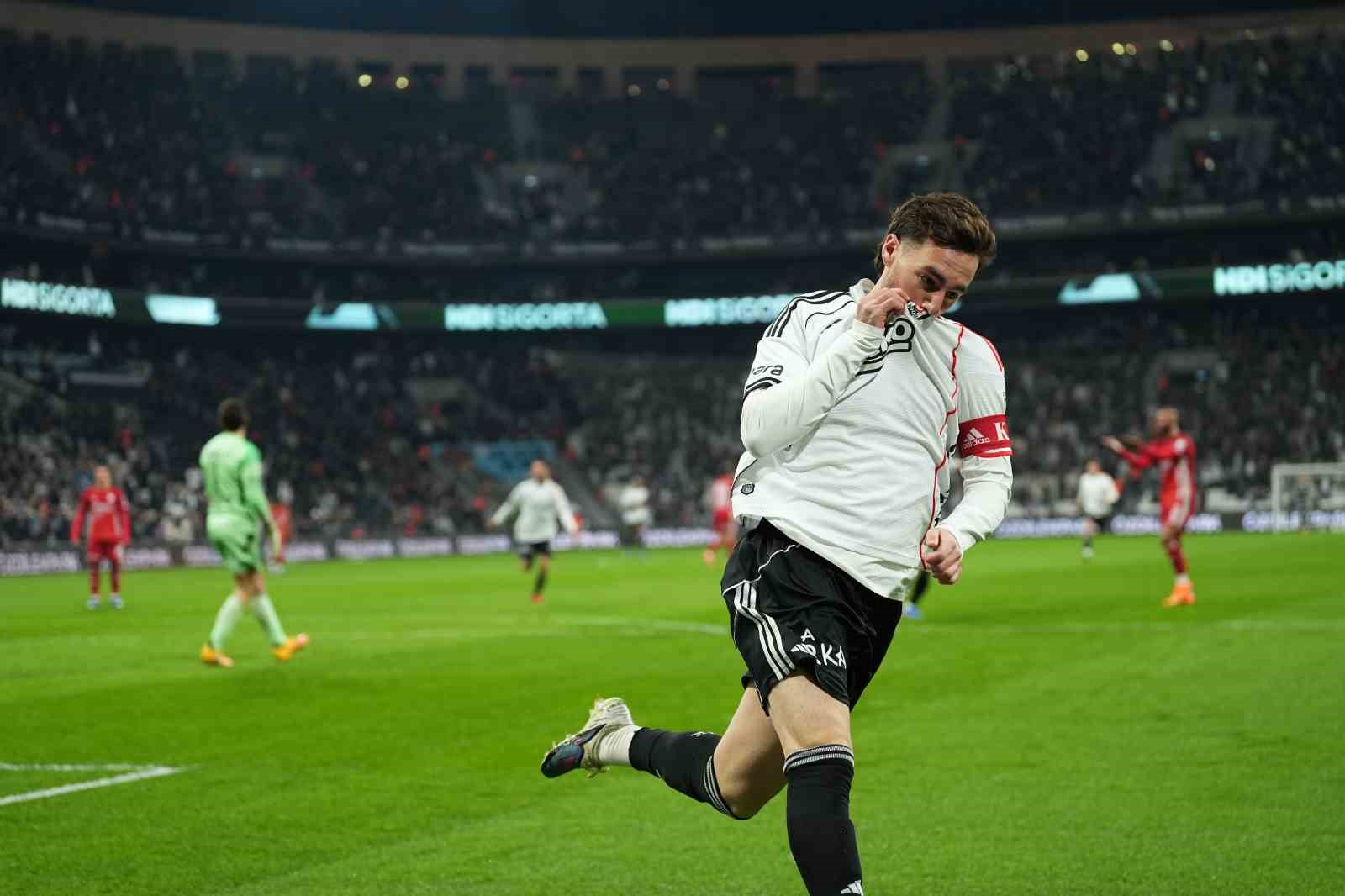 Trendyol Süper Lig: Beşiktaş: 2 - Antalyaspor: 0 (Maç devam ediyor)
