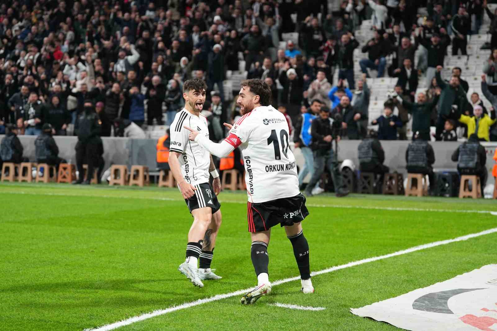 Trendyol Süper Lig: Beşiktaş: 2 - Antalyaspor: 0 (Maç devam ediyor)
