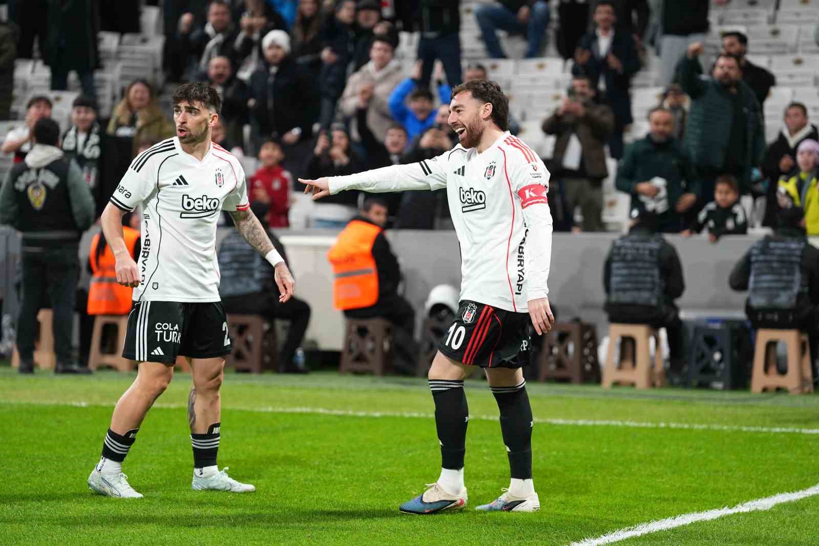 Trendyol Süper Lig: Beşiktaş: 2 - Antalyaspor: 0 (Maç devam ediyor)
