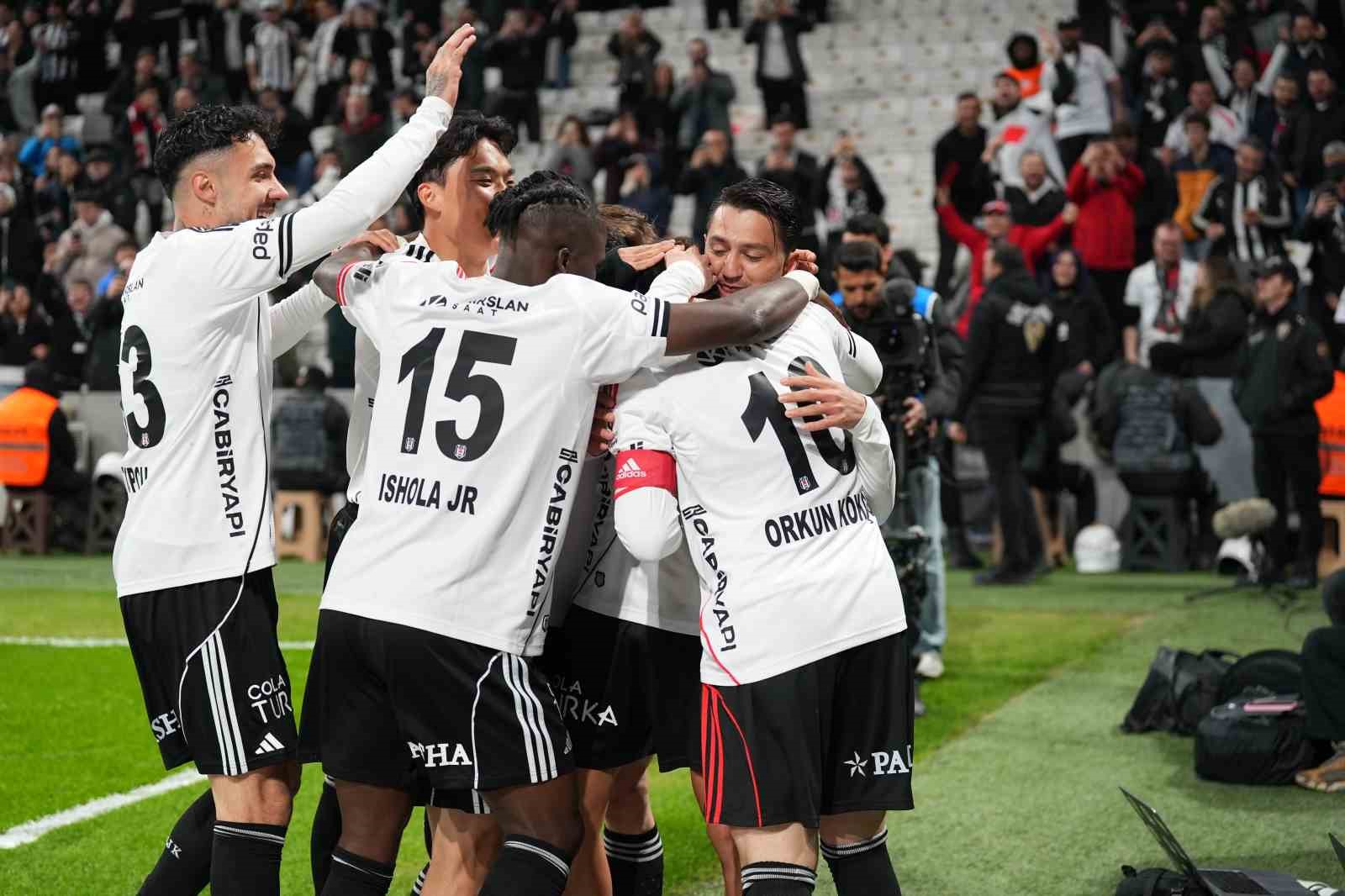 Trendyol Süper Lig: Beşiktaş: 2 - Antalyaspor: 0 (Maç devam ediyor)
