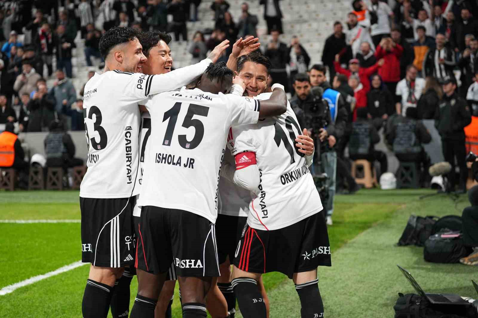 Trendyol Süper Lig: Beşiktaş: 2 - Antalyaspor: 0 (Maç devam ediyor)
