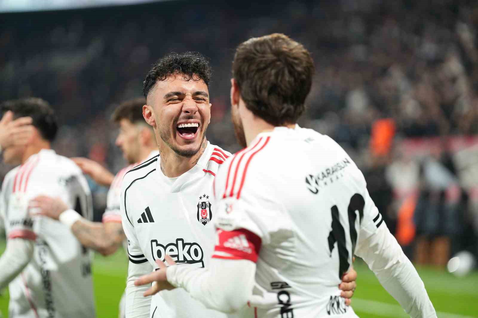 Trendyol Süper Lig: Beşiktaş: 2 - Antalyaspor: 0 (Maç devam ediyor)

