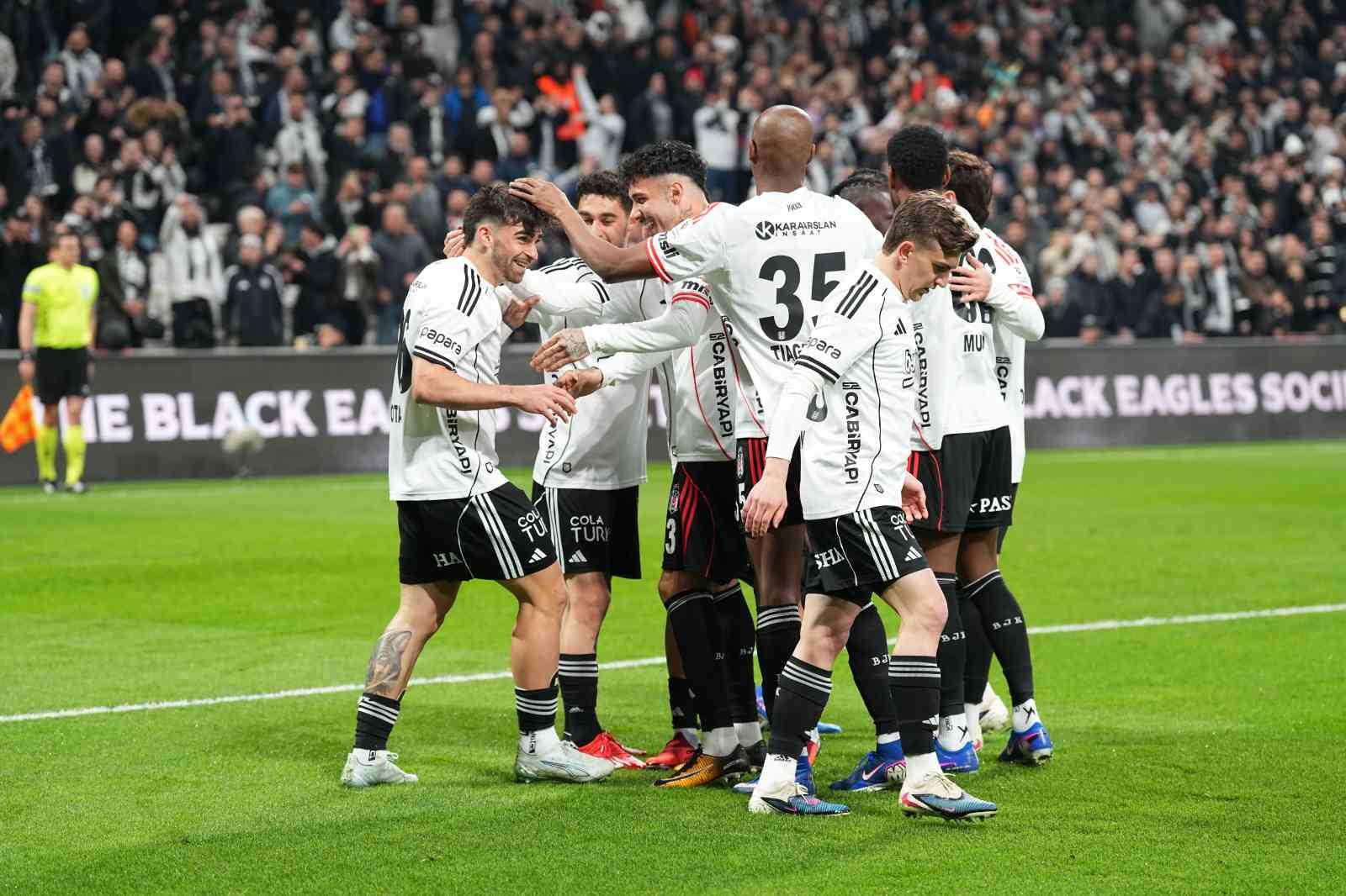 Trendyol Süper Lig: Beşiktaş: 2 - Antalyaspor: 0 (Maç devam ediyor)
