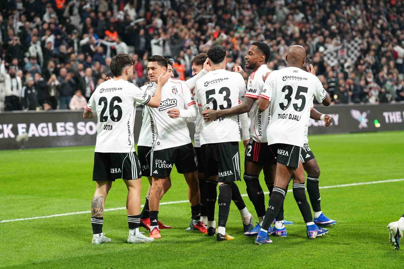 Trendyol Süper Lig: Beşiktaş: 2 - Antalyaspor: 0 (Maç devam ediyor)
