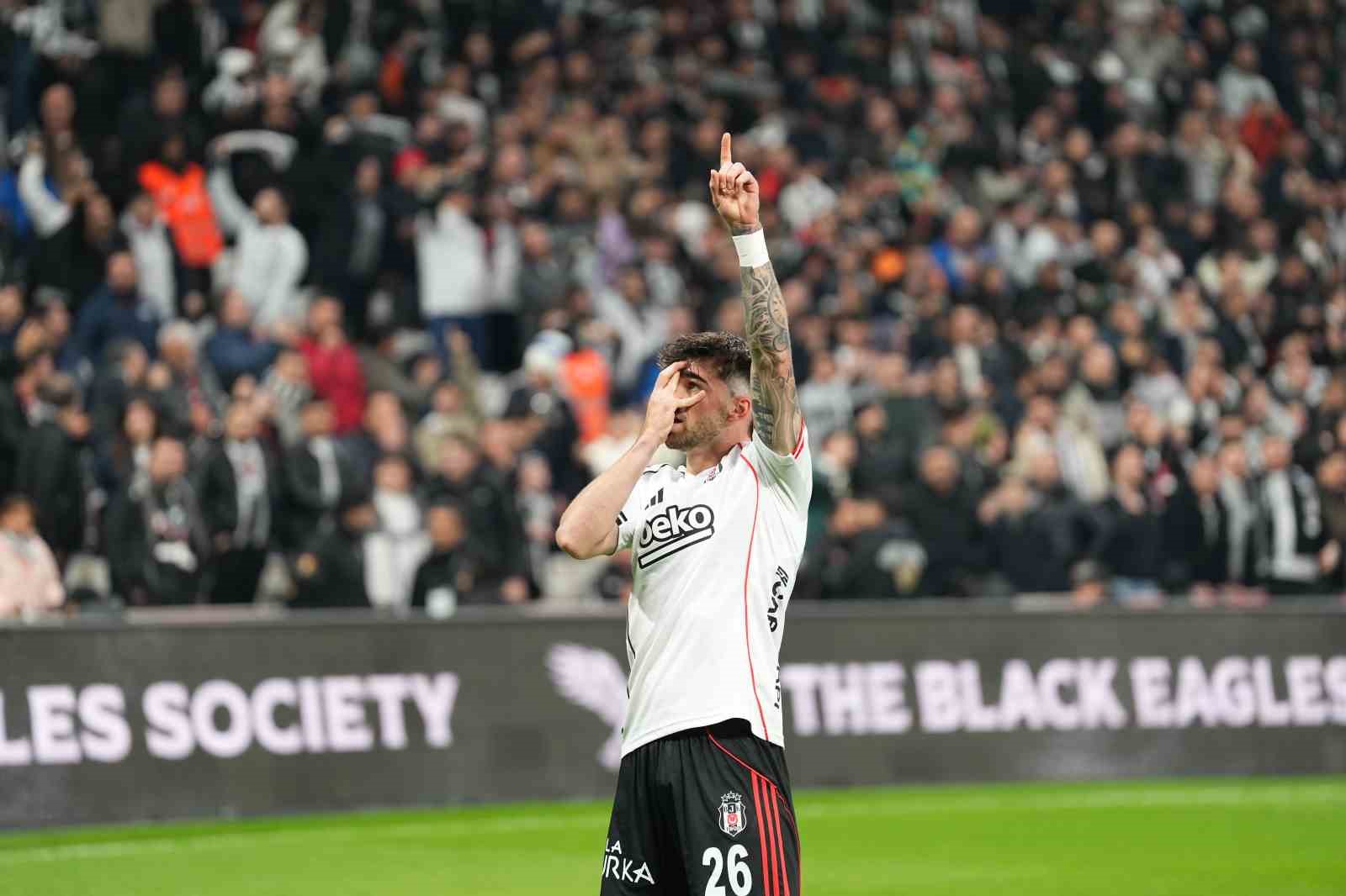 Trendyol Süper Lig: Beşiktaş: 2 - Antalyaspor: 0 (Maç devam ediyor)
