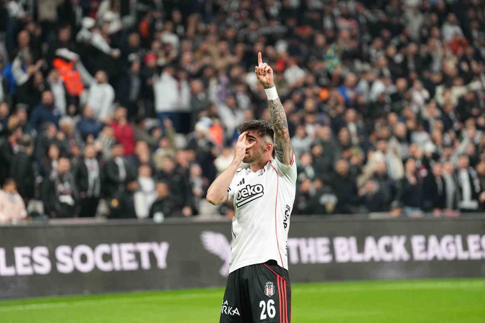 Trendyol Süper Lig: Beşiktaş: 2 - Antalyaspor: 0 (Maç devam ediyor)
