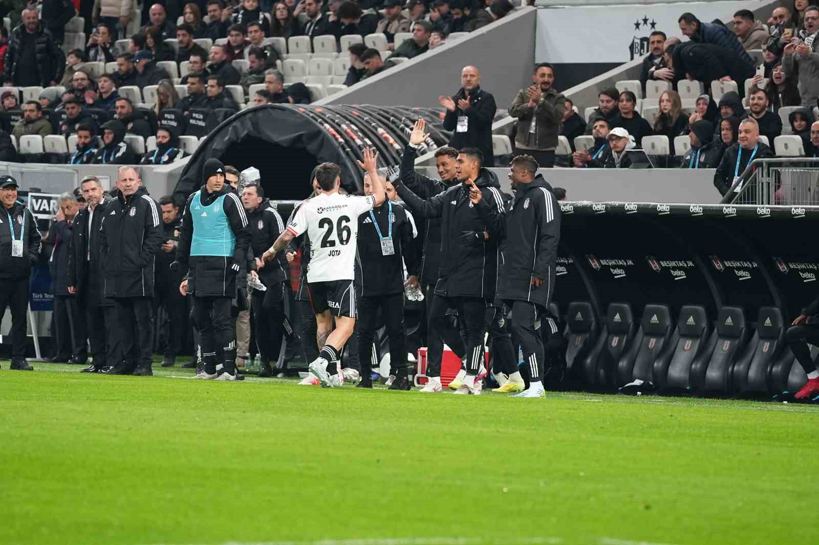Trendyol Süper Lig: Beşiktaş: 2 - Antalyaspor: 0 (Maç devam ediyor)

