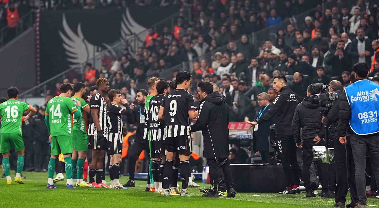 Trendyol Süper Lig: Beşiktaş: 2 - Corendon Alanyaspor: 2 (Maç sonucu)
