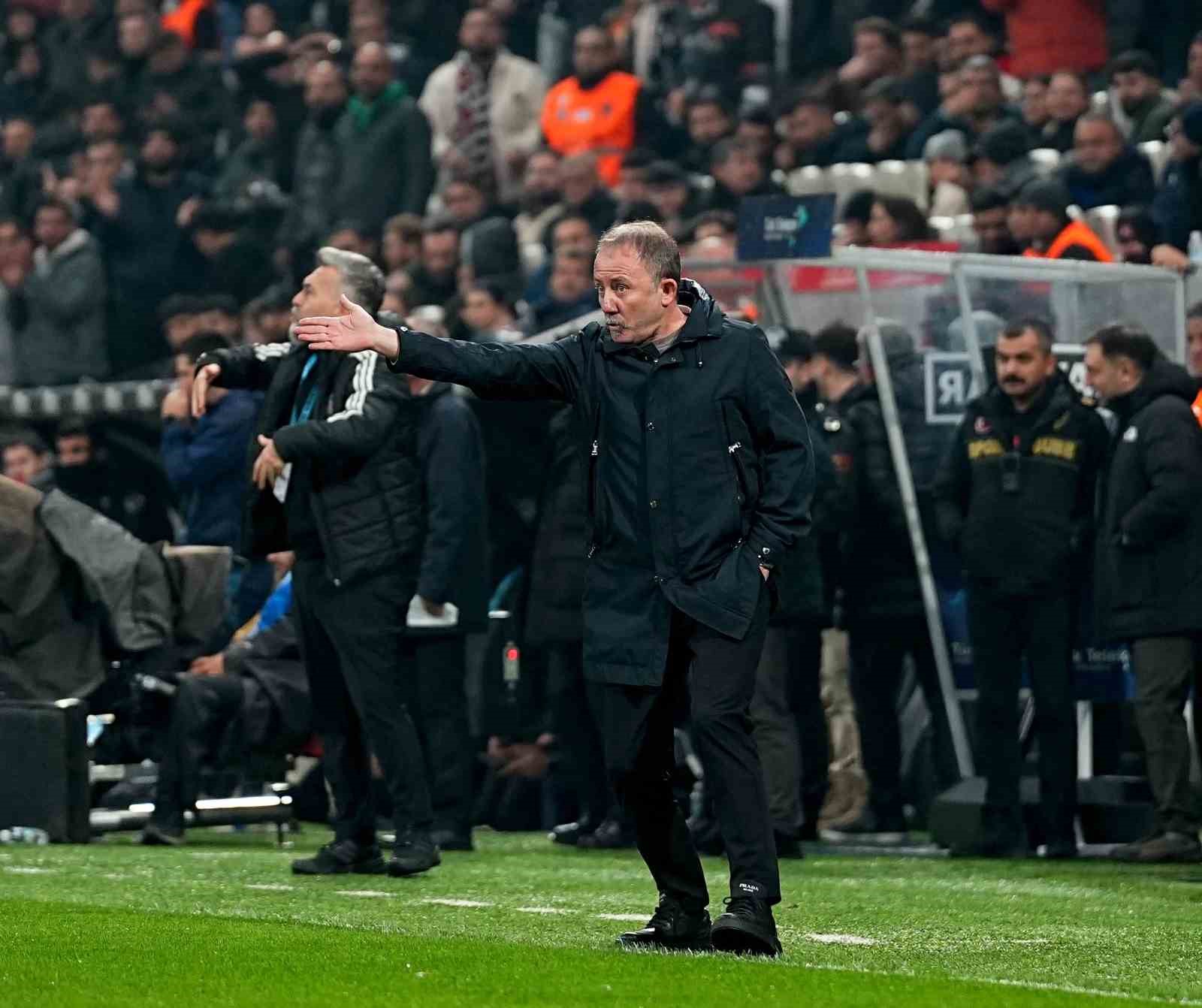 Trendyol Süper Lig: Beşiktaş: 2 - Corendon Alanyaspor: 2 (Maç sonucu)
