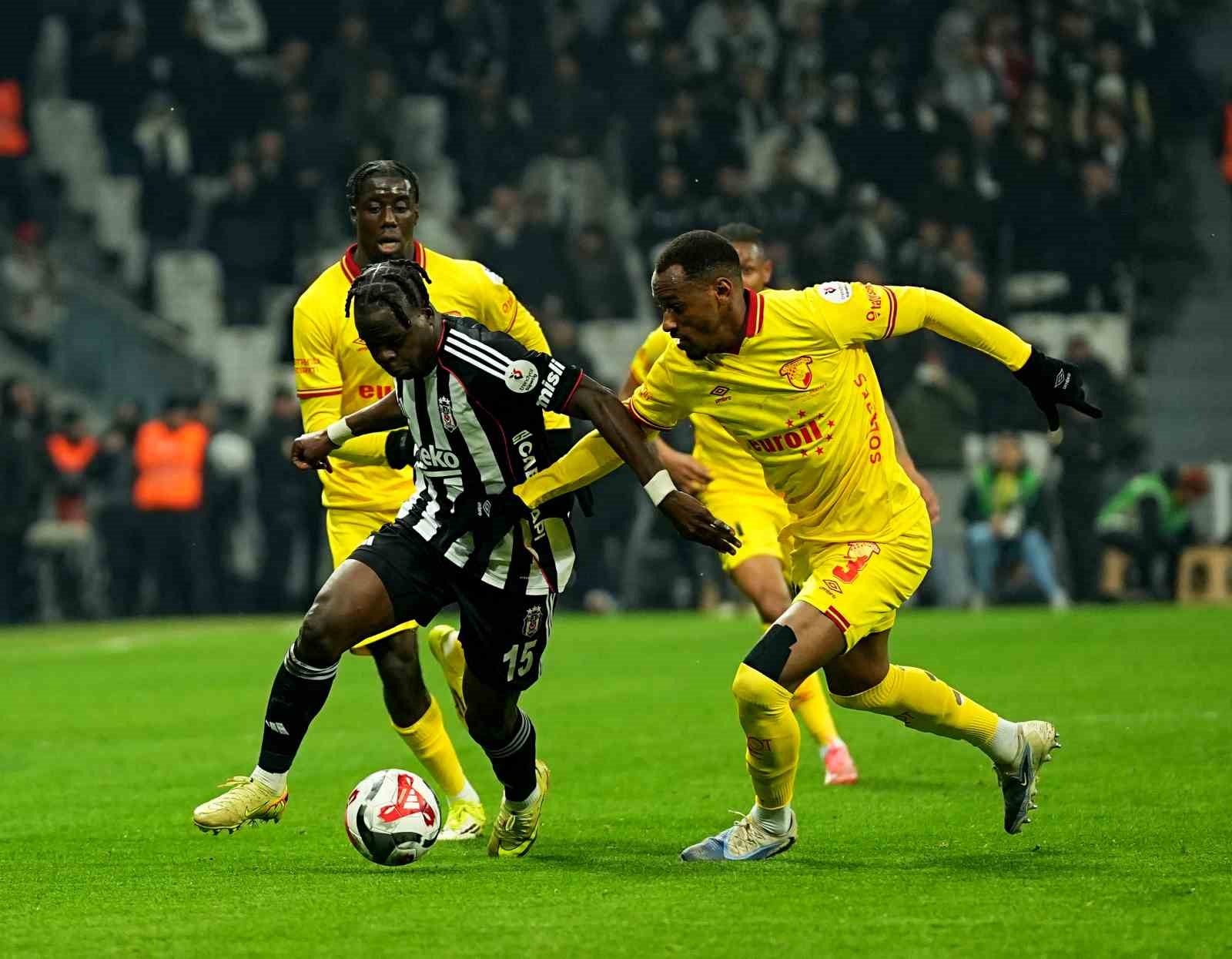 Trendyol Süper Lig: Beşiktaş: 2 - Göztepe: 0 (İlk yarı)
Trendyol Süper Lig: Beşiktaş: 2 - Göztepe: 0 (İlk yarı)