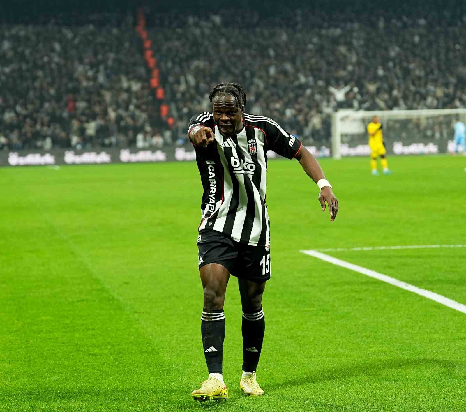 Trendyol Süper Lig: Beşiktaş: 2 - Göztepe: 0 (İlk yarı)
Trendyol Süper Lig: Beşiktaş: 2 - Göztepe: 0 (İlk yarı)