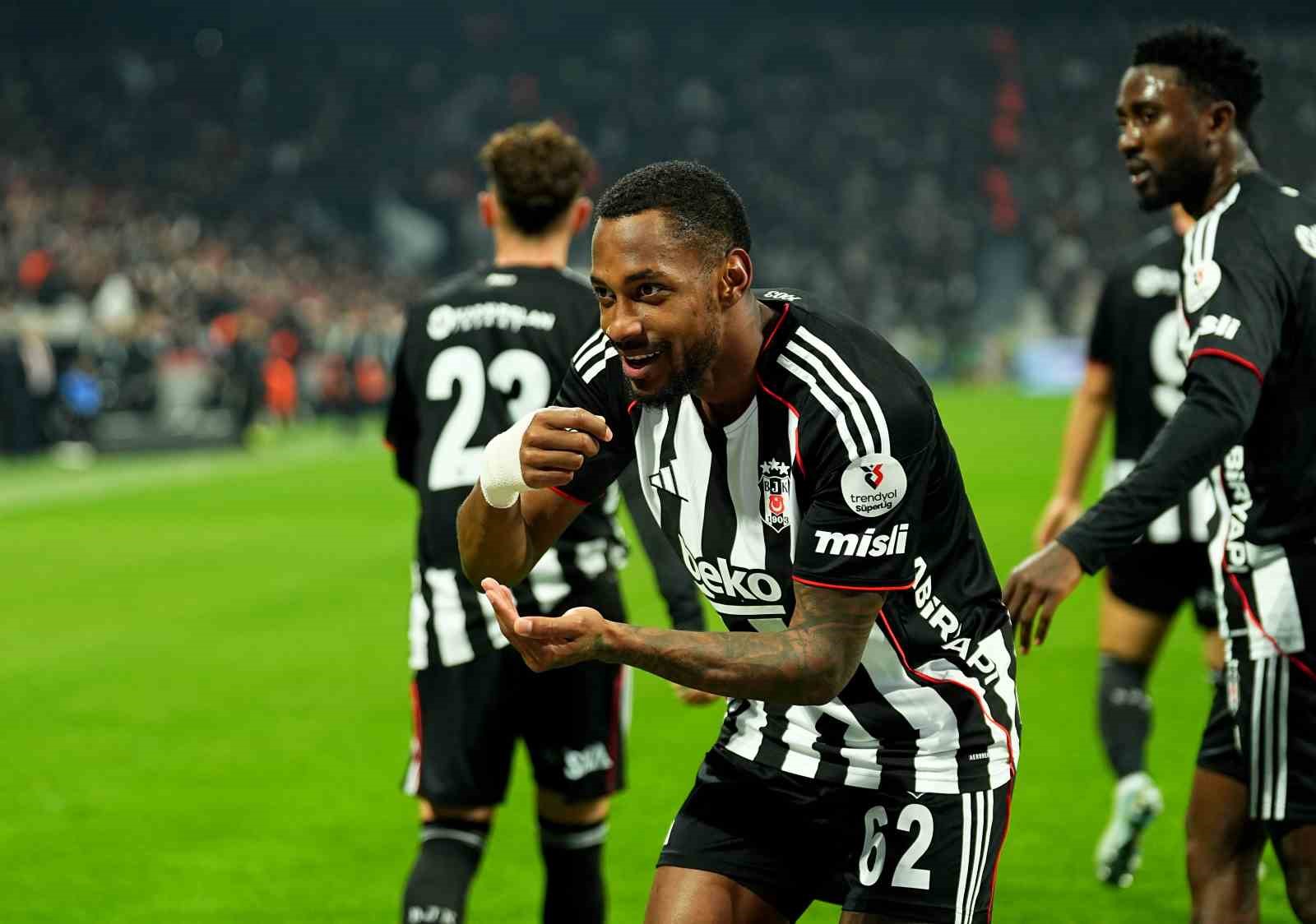 Trendyol Süper Lig: Beşiktaş: 2 - Göztepe: 0 (İlk yarı)
Trendyol Süper Lig: Beşiktaş: 2 - Göztepe: 0 (İlk yarı)