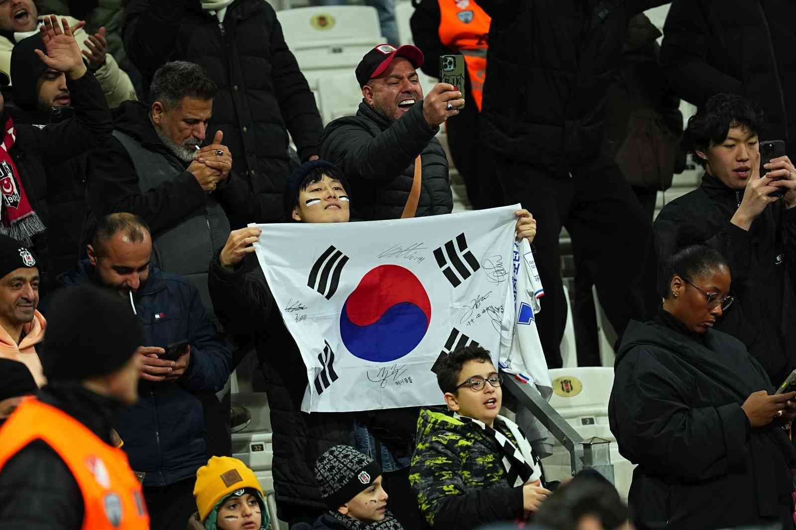 Trendyol Süper Lig: Beşiktaş: 2 - Göztepe: 0 (İlk yarı)
Trendyol Süper Lig: Beşiktaş: 2 - Göztepe: 0 (İlk yarı)