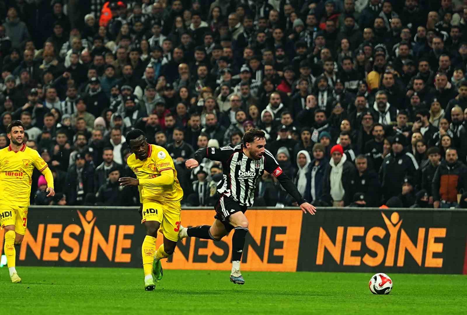 Trendyol Süper Lig: Beşiktaş: 2 - Göztepe: 0 (İlk yarı)
Trendyol Süper Lig: Beşiktaş: 2 - Göztepe: 0 (İlk yarı)