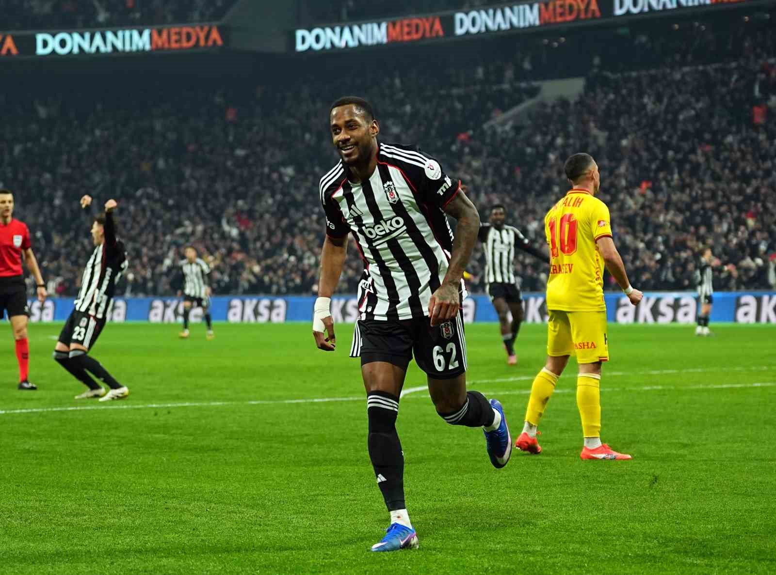 Trendyol Süper Lig: Beşiktaş: 2 - Göztepe: 0 (İlk yarı)
Trendyol Süper Lig: Beşiktaş: 2 - Göztepe: 0 (İlk yarı)