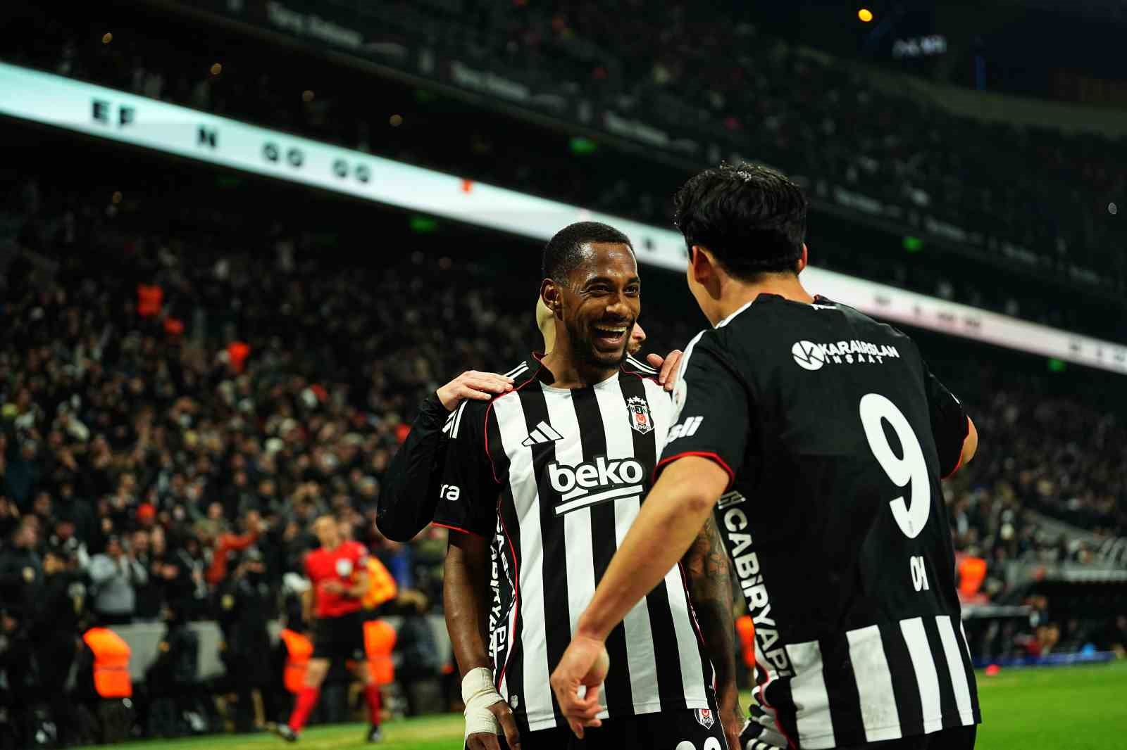 Trendyol Süper Lig: Beşiktaş: 2 - Göztepe: 0 (İlk yarı)
Trendyol Süper Lig: Beşiktaş: 2 - Göztepe: 0 (İlk yarı)