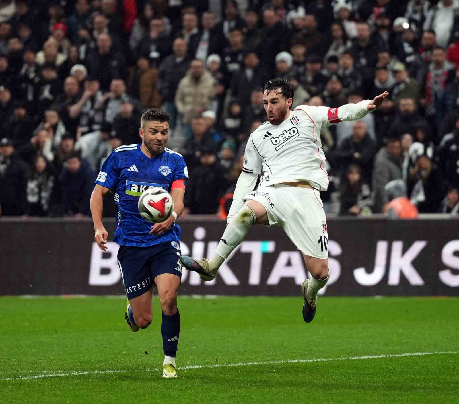 Trendyol Süper Lig: Beşiktaş: 2 - Kasımpaşa: 0 (İlk yarı)
