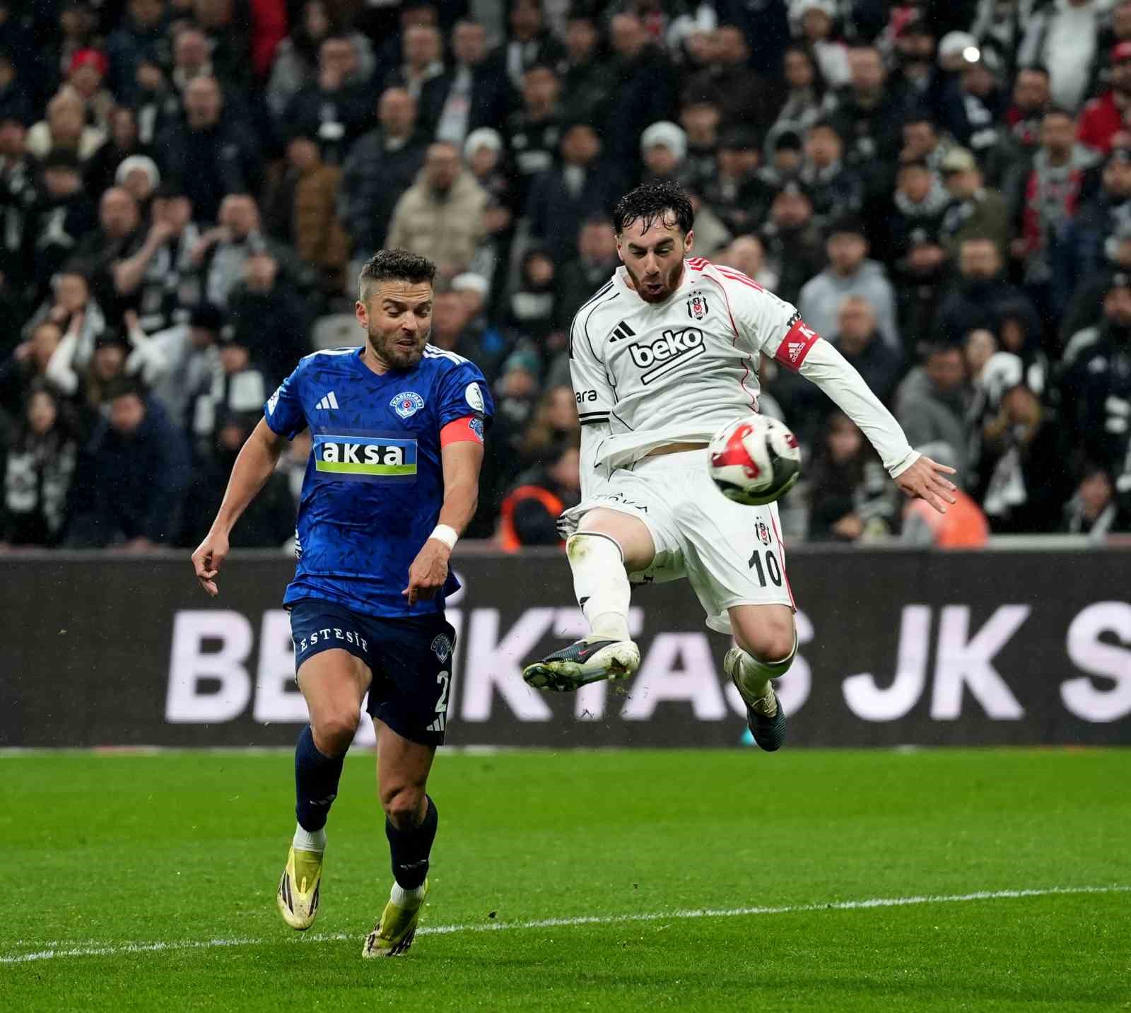 Trendyol Süper Lig: Beşiktaş: 2 - Kasımpaşa: 0 (İlk yarı)
