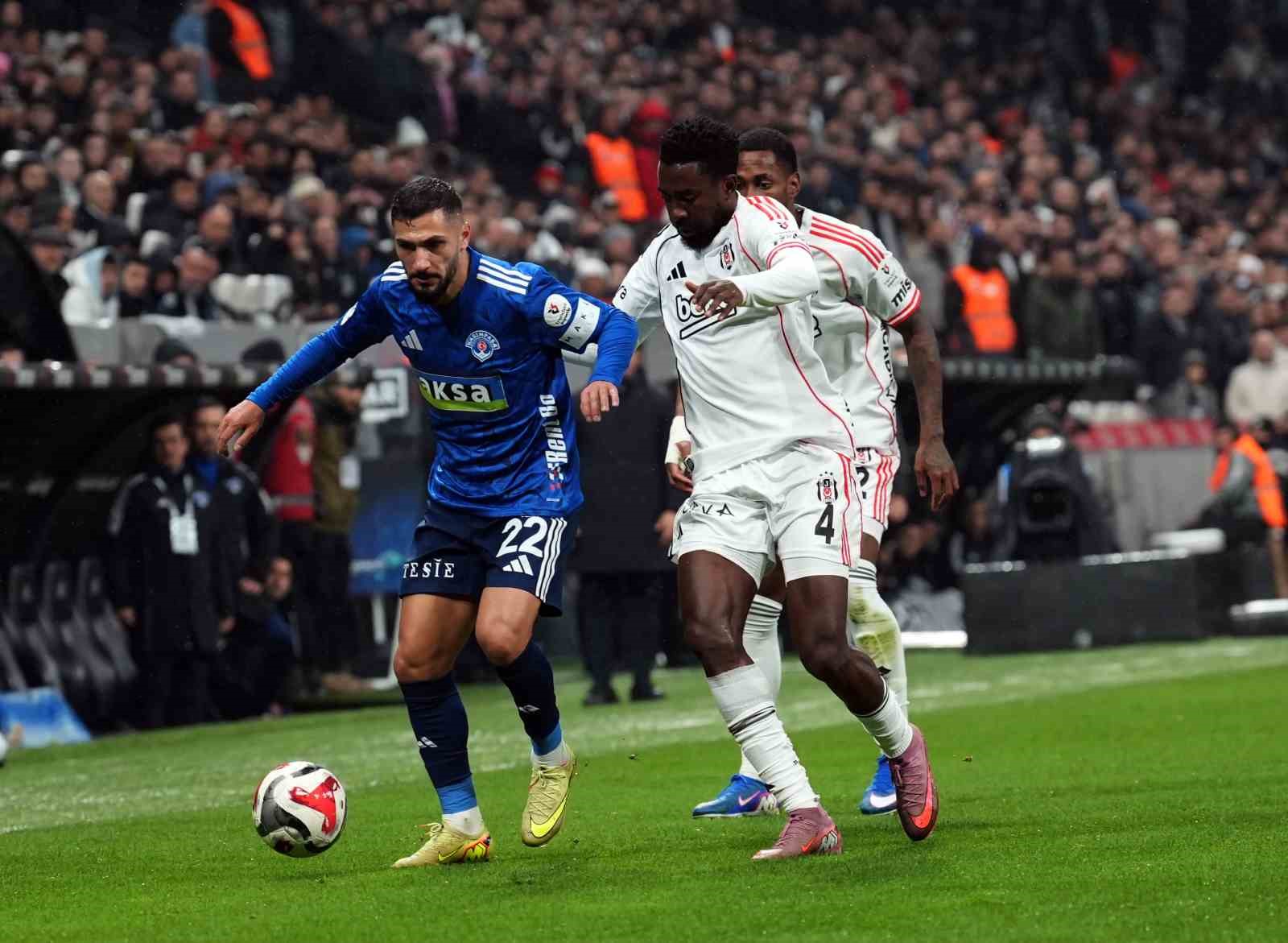 Trendyol Süper Lig: Beşiktaş: 2 - Kasımpaşa: 0 (İlk yarı)

