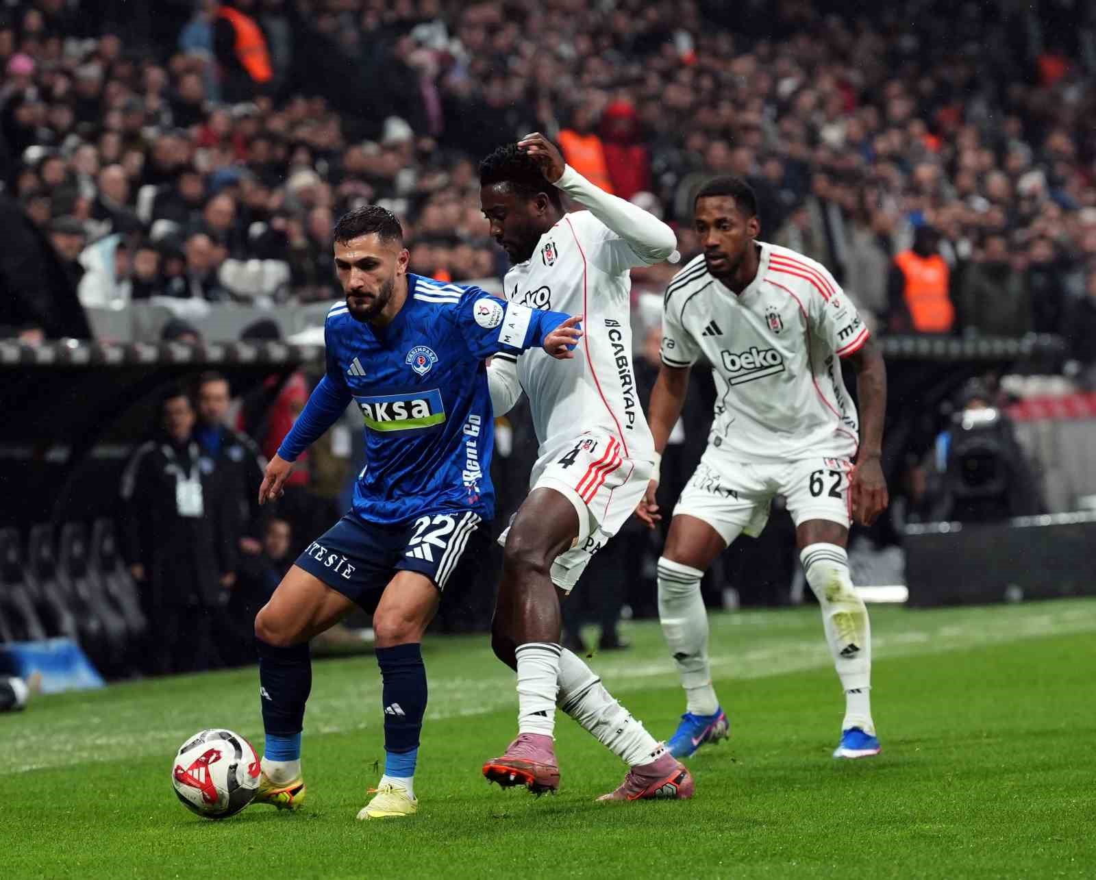 Trendyol Süper Lig: Beşiktaş: 2 - Kasımpaşa: 0 (İlk yarı)
