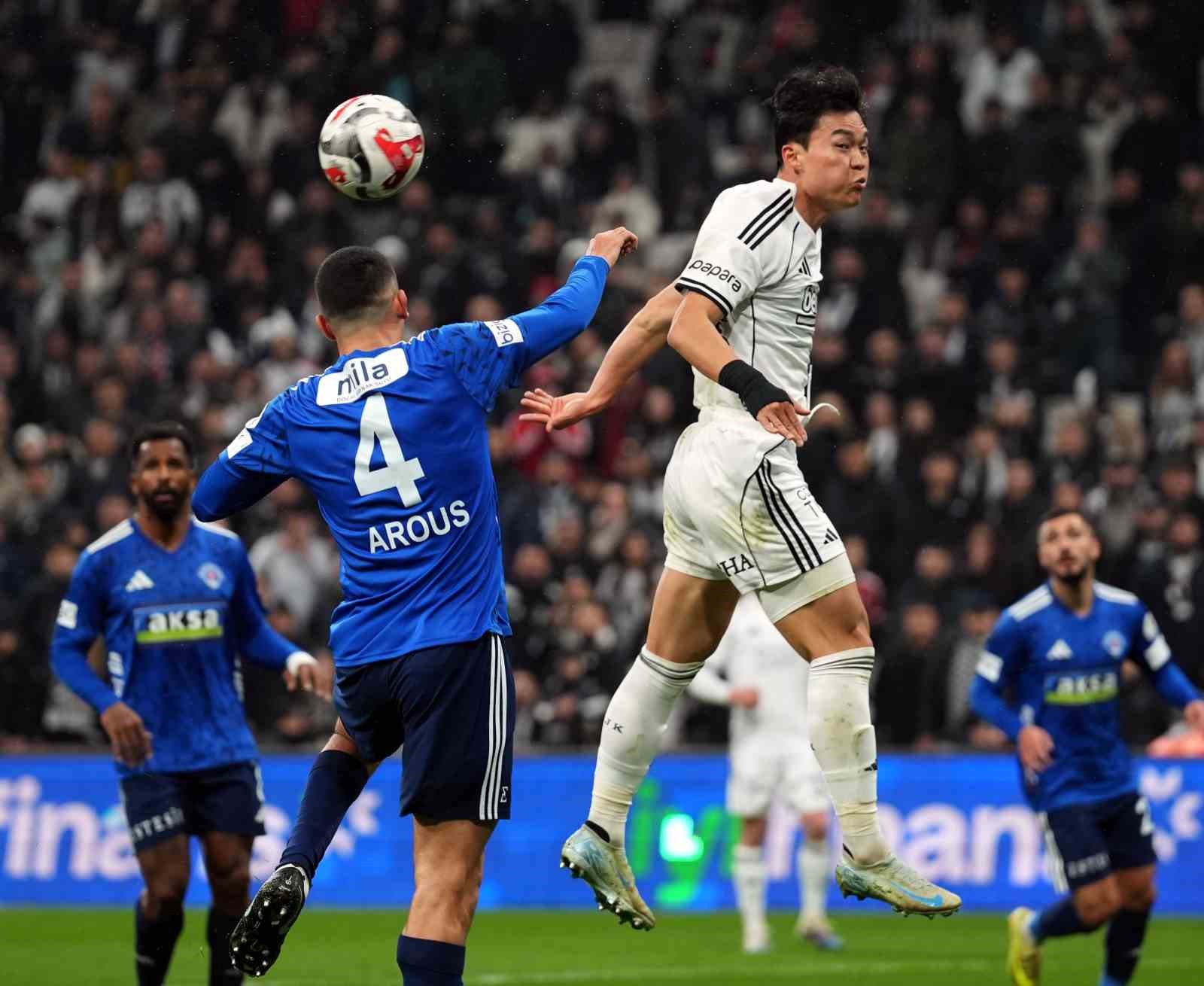 Trendyol Süper Lig: Beşiktaş: 2 - Kasımpaşa: 0 (İlk yarı)
