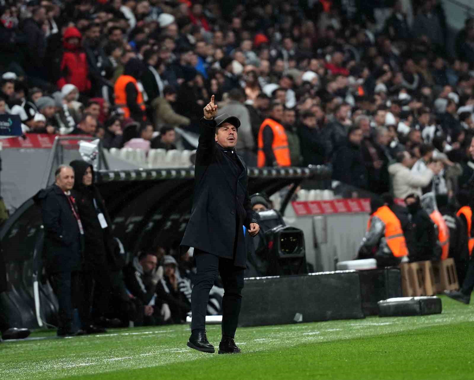 Trendyol Süper Lig: Beşiktaş: 2 - Kasımpaşa: 0 (İlk yarı)
