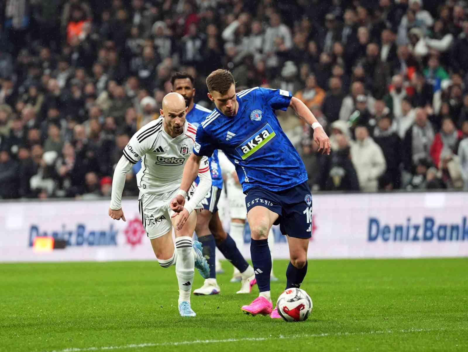 Trendyol Süper Lig: Beşiktaş: 2 - Kasımpaşa: 0 (İlk yarı)
