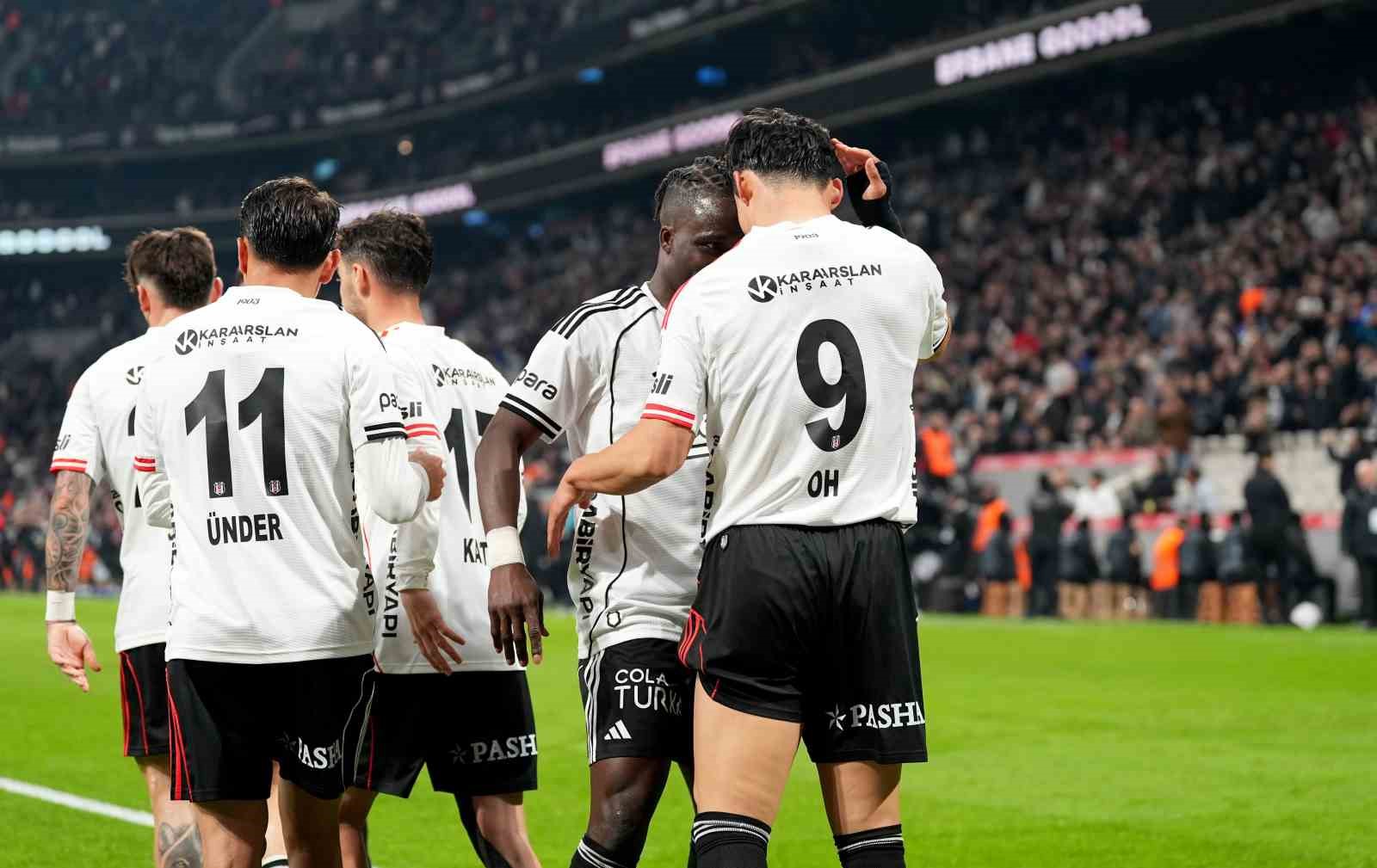 Trendyol Süper Lig: Beşiktaş: 3 - Antalyaspor: 1 (İlk yarı)
Trendyol Süper Lig: Beşiktaş: 3 - Antalyaspor: 1 (İlk yarı)