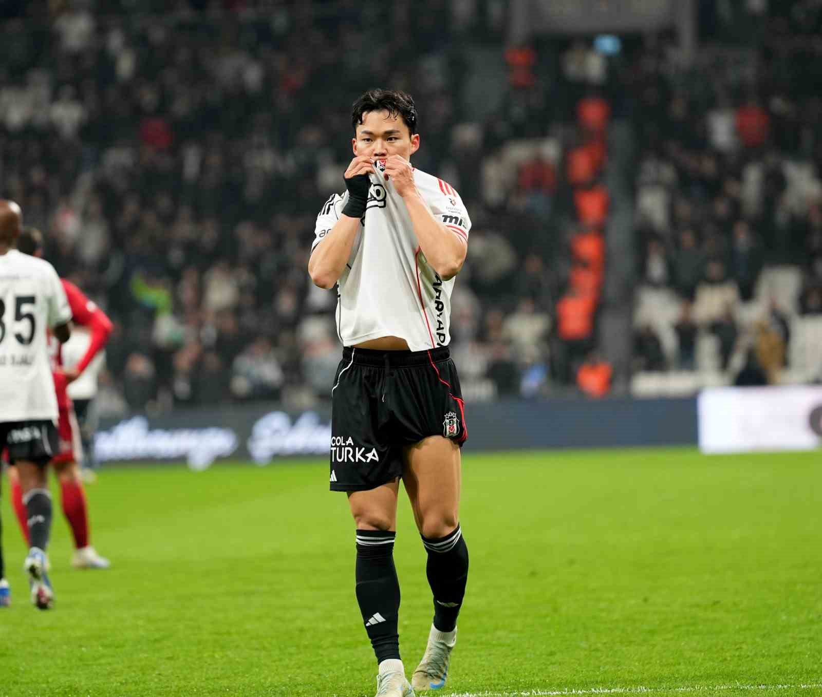 Trendyol Süper Lig: Beşiktaş: 3 - Antalyaspor: 1 (İlk yarı)
Trendyol Süper Lig: Beşiktaş: 3 - Antalyaspor: 1 (İlk yarı)