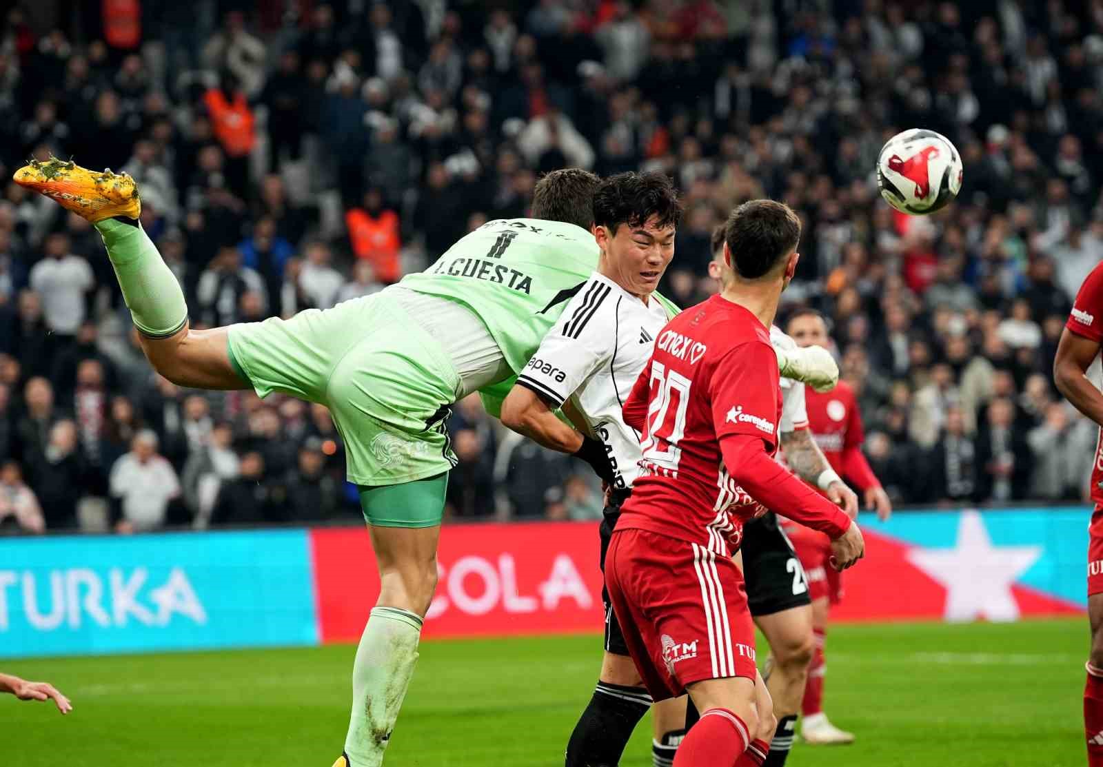 Trendyol Süper Lig: Beşiktaş: 3 - Antalyaspor: 1 (İlk yarı)
Trendyol Süper Lig: Beşiktaş: 3 - Antalyaspor: 1 (İlk yarı)