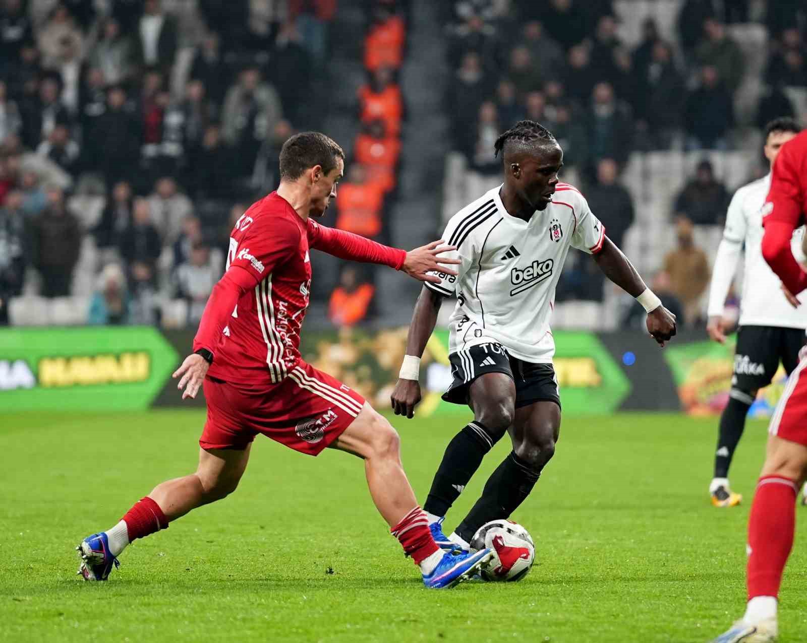 Trendyol Süper Lig: Beşiktaş: 3 - Antalyaspor: 1 (İlk yarı)
Trendyol Süper Lig: Beşiktaş: 3 - Antalyaspor: 1 (İlk yarı)