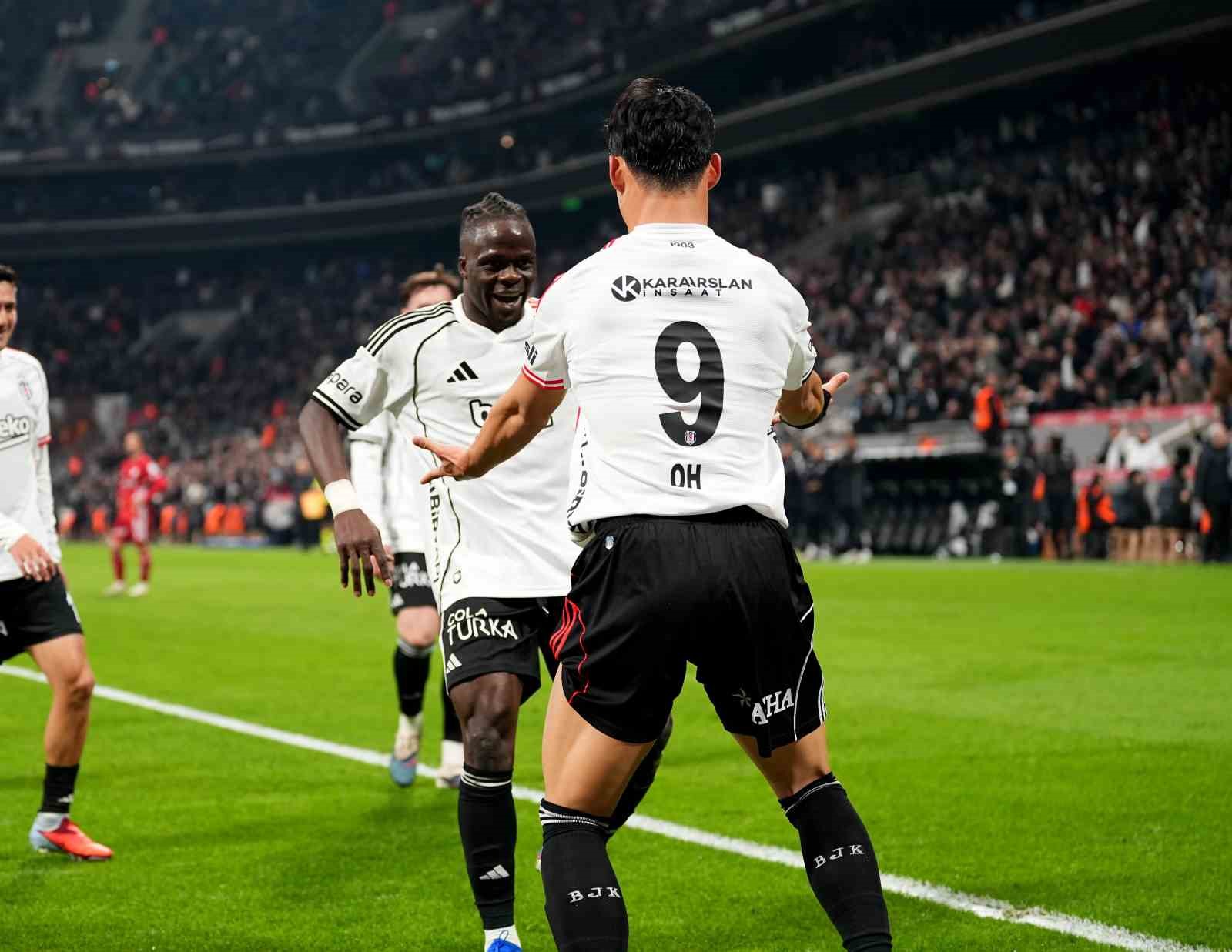 Trendyol Süper Lig: Beşiktaş: 3 - Antalyaspor: 1 (İlk yarı)
Trendyol Süper Lig: Beşiktaş: 3 - Antalyaspor: 1 (İlk yarı)