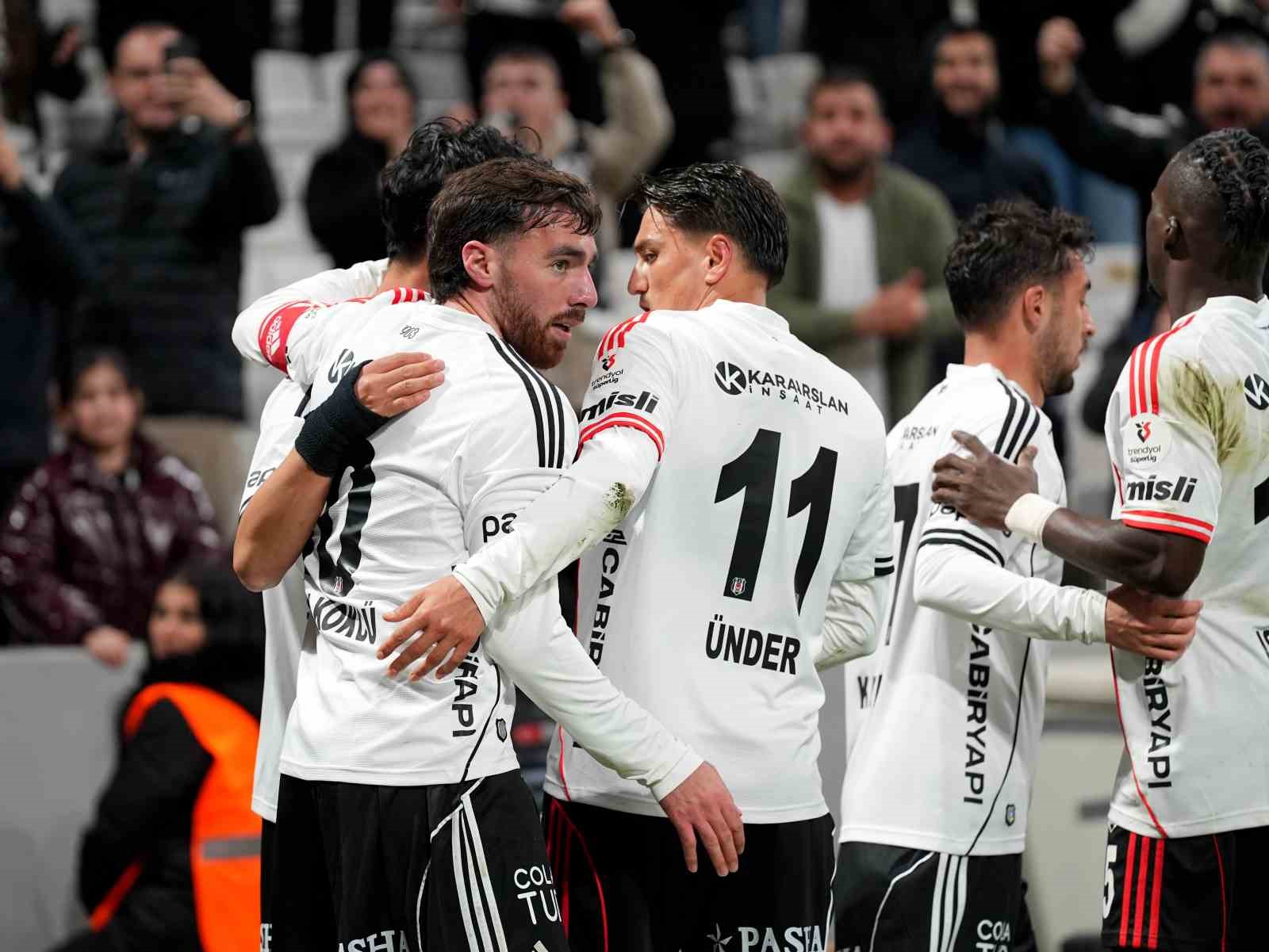 Trendyol Süper Lig: Beşiktaş: 4 - Antalyaspor: 2 (Maç sonucu)
