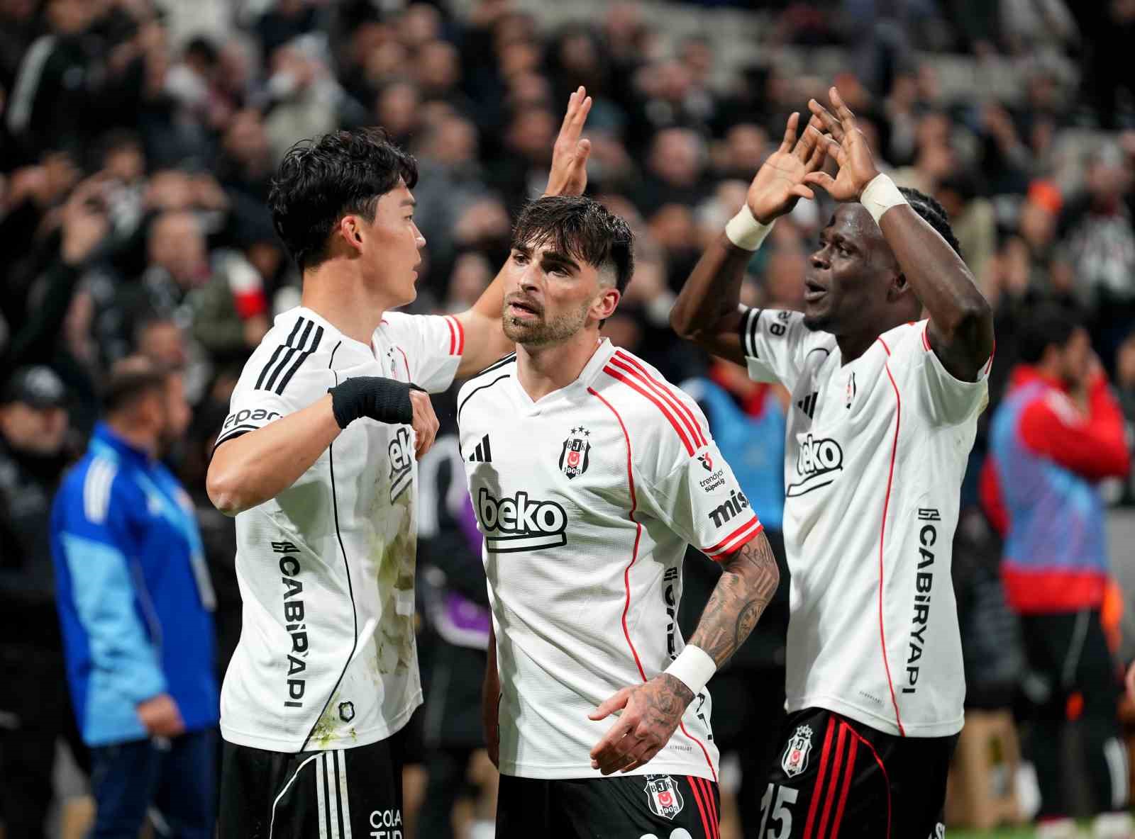 Trendyol Süper Lig: Beşiktaş: 4 - Antalyaspor: 2 (Maç sonucu)
