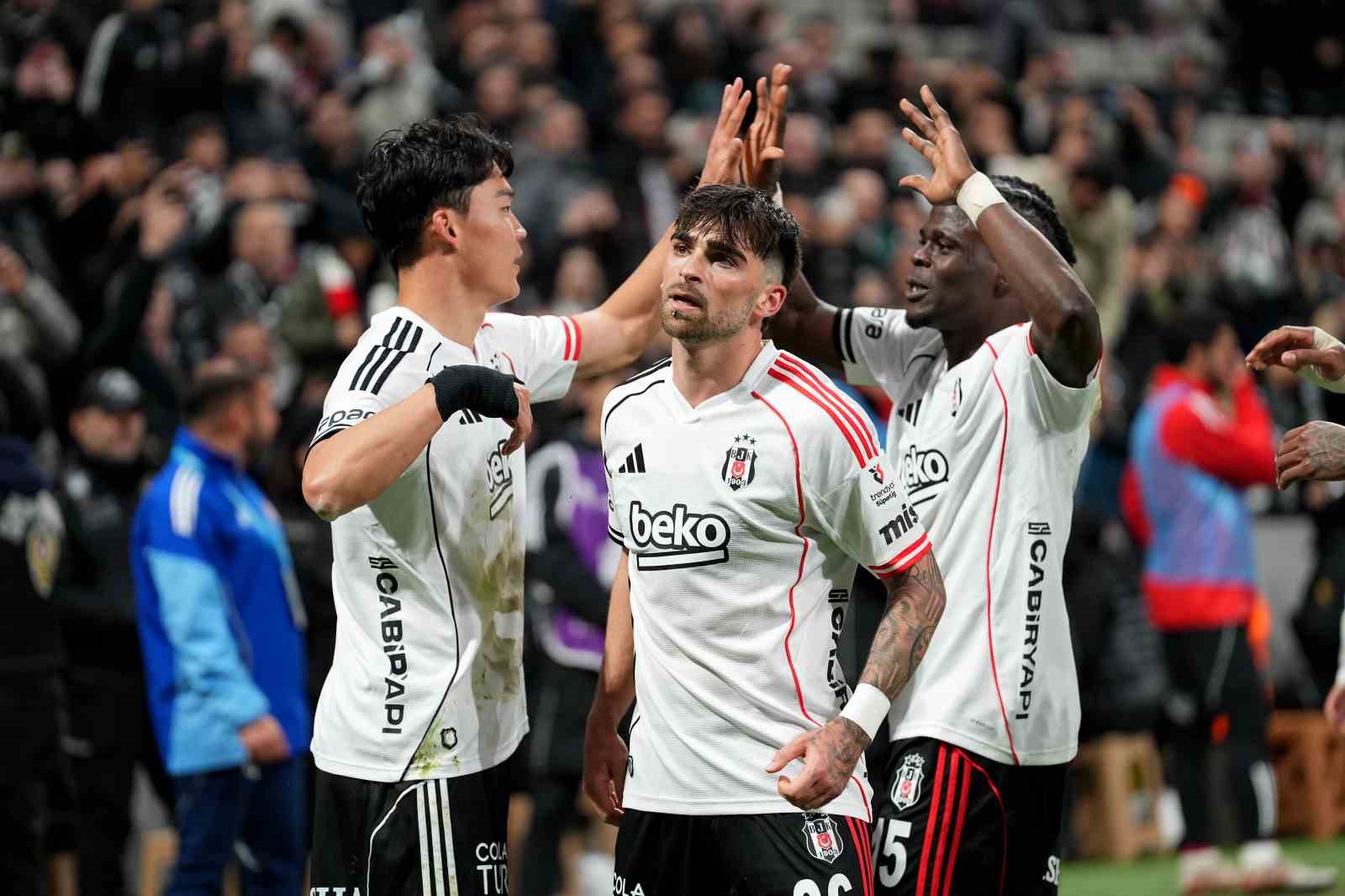 Trendyol Süper Lig: Beşiktaş: 4 - Antalyaspor: 2 (Maç sonucu)
