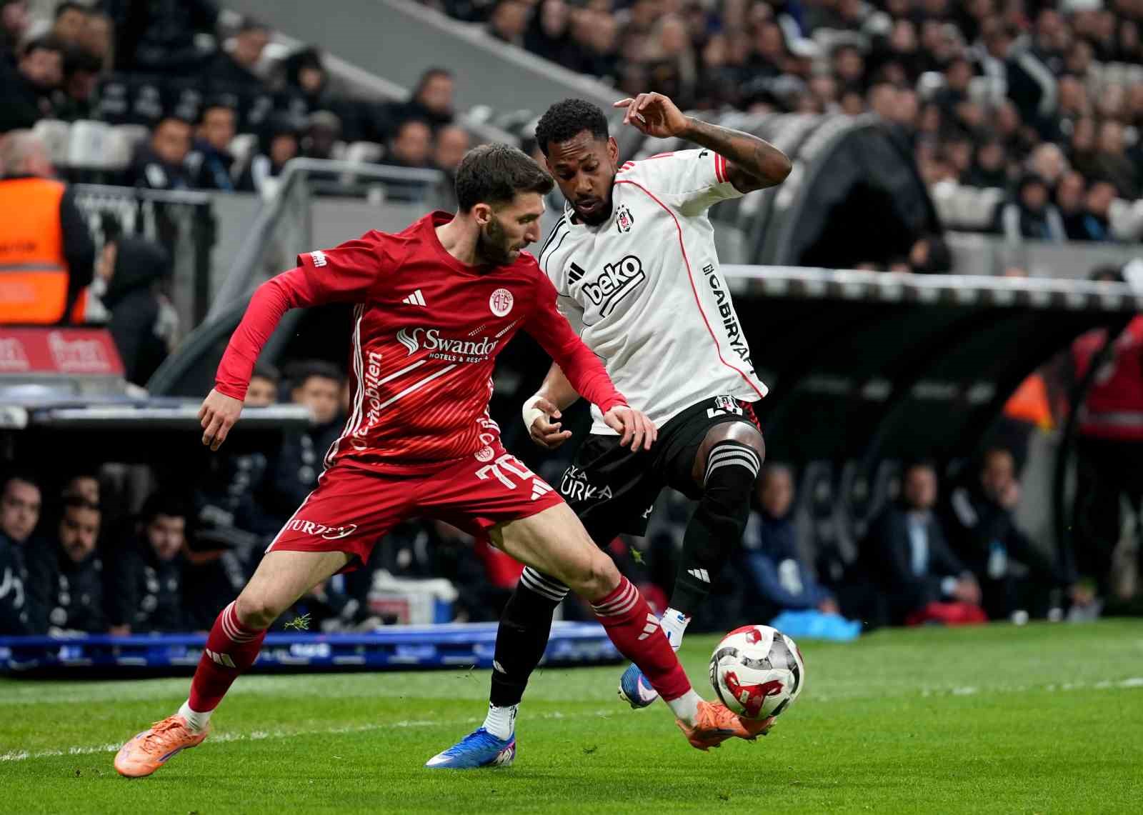 Trendyol Süper Lig: Beşiktaş: 4 - Antalyaspor: 2 (Maç sonucu)
