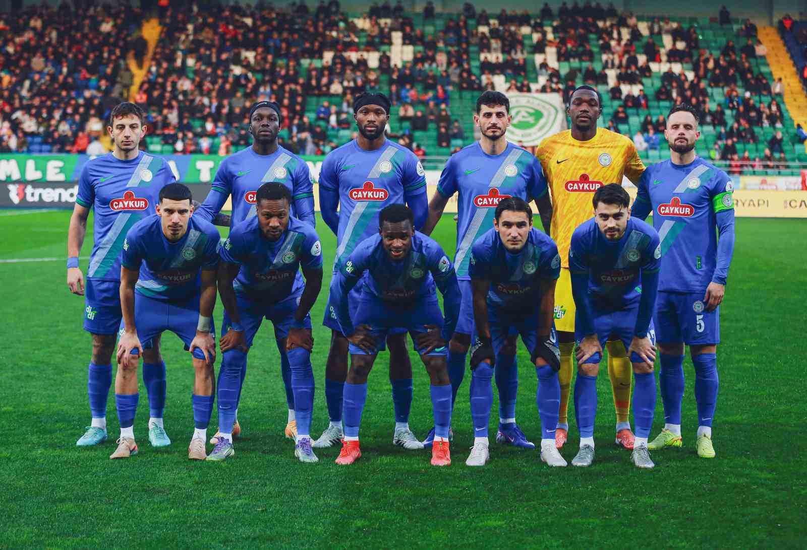 Trendyol Süper Lig: Çaykur Rizespor: 0 - Corendon Alanyaspor: 0 (İlk yarı)
