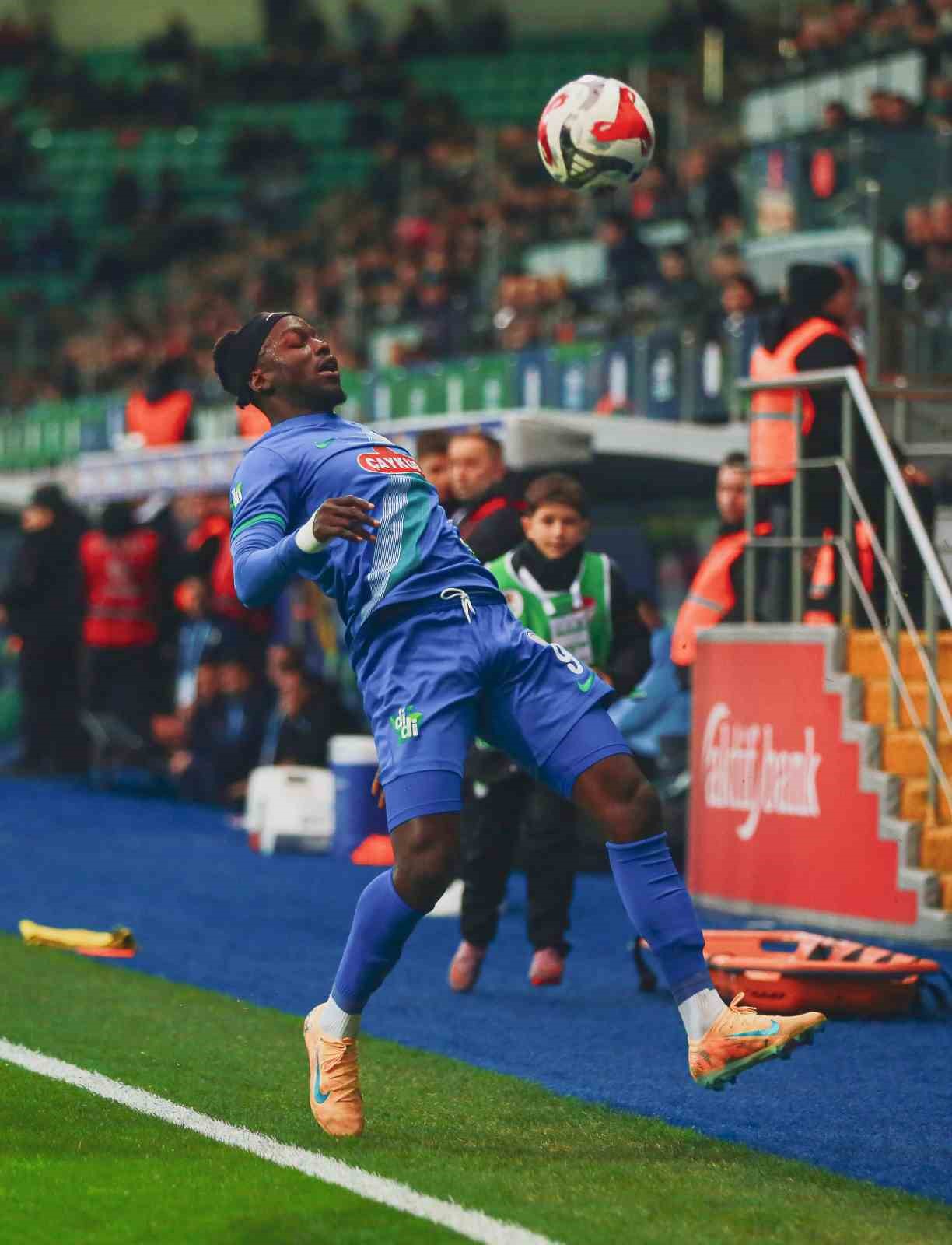 Trendyol Süper Lig: Çaykur Rizespor: 0 - Corendon Alanyaspor: 0 (İlk yarı)
