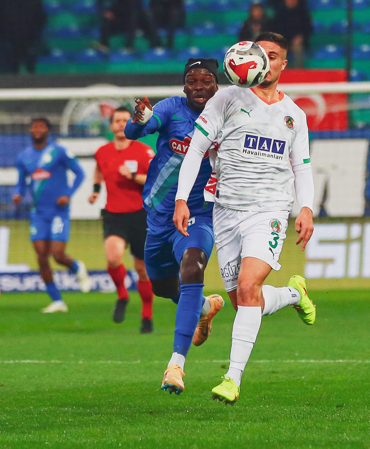 Trendyol Süper Lig: Çaykur Rizespor: 0 - Corendon Alanyaspor: 0 (İlk yarı)
