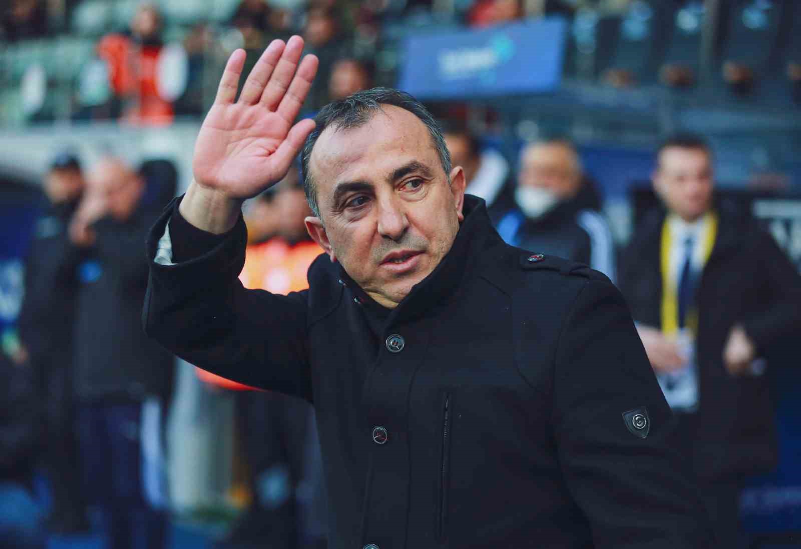 Trendyol Süper Lig: Çaykur Rizespor: 0 - Corendon Alanyaspor: 0 (İlk yarı)
