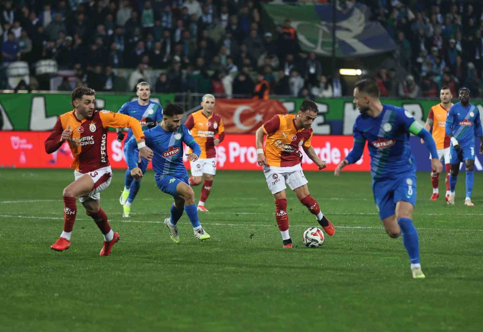 Trendyol Süper Lig: Çaykur Rizespor: 0 - Galatasaray: 1 (İlk yarı)
