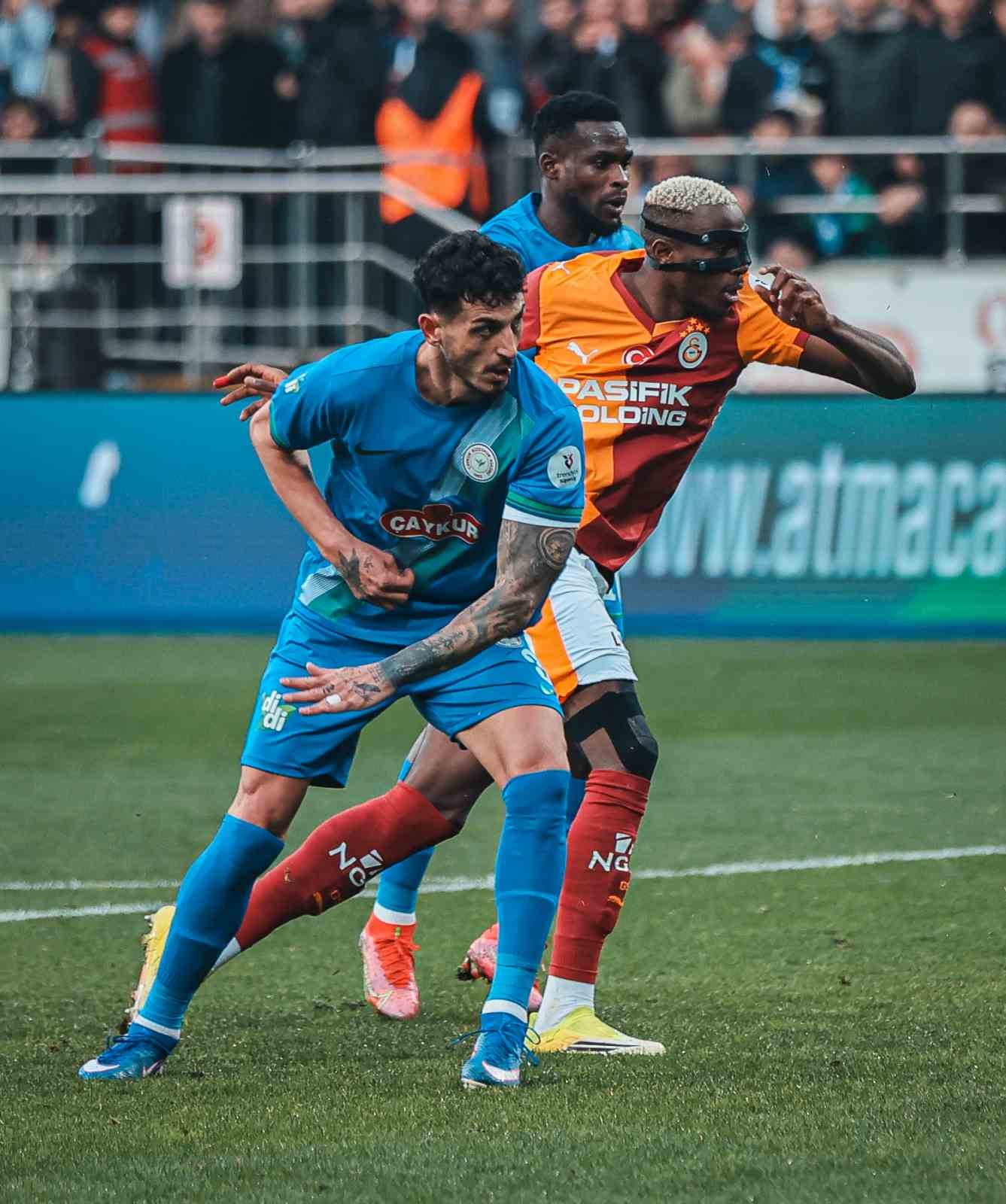 Trendyol Süper Lig: Çaykur Rizespor: 0 - Galatasaray: 1 (İlk yarı)
