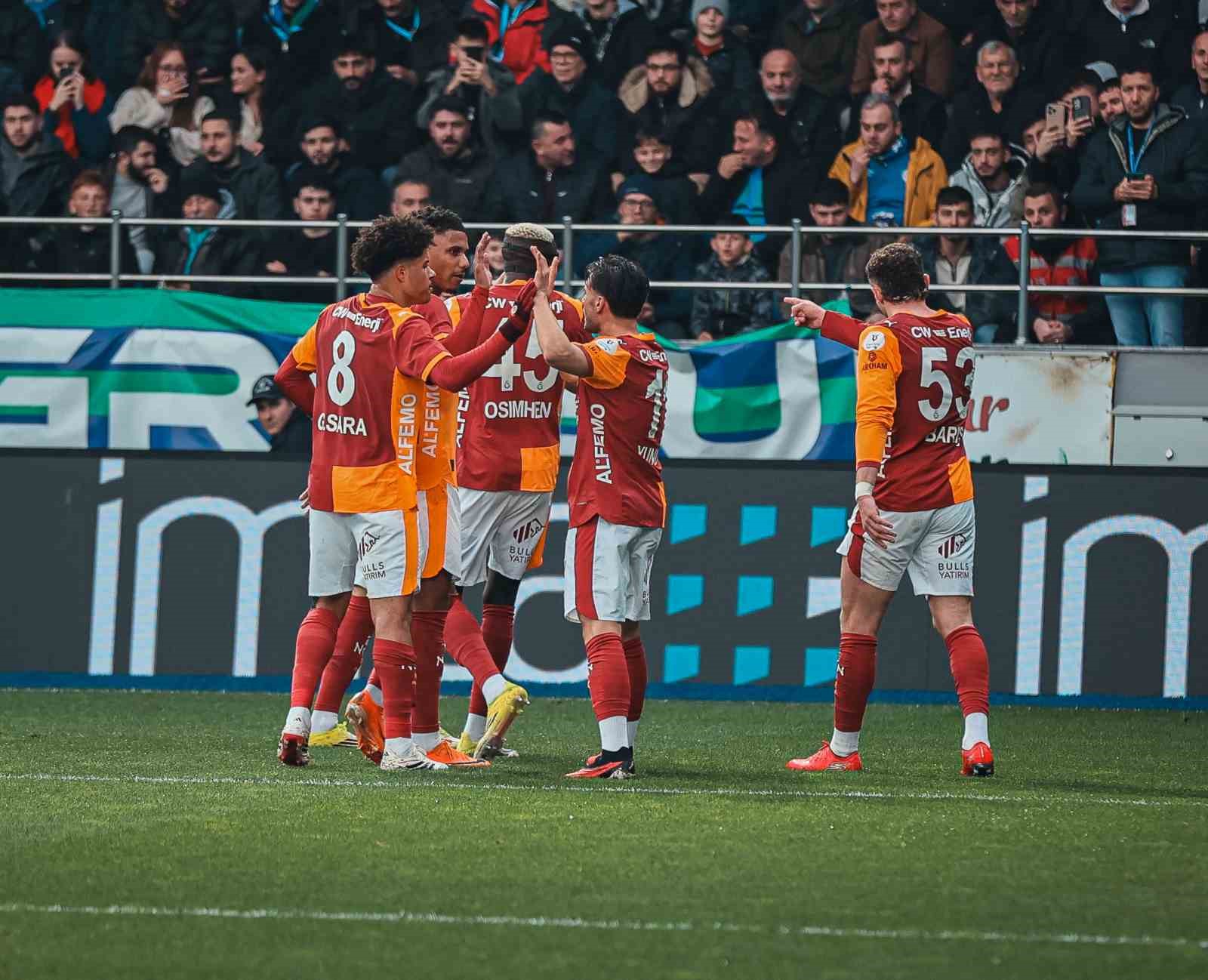Trendyol Süper Lig: Çaykur Rizespor: 0 - Galatasaray: 1 (İlk yarı)
