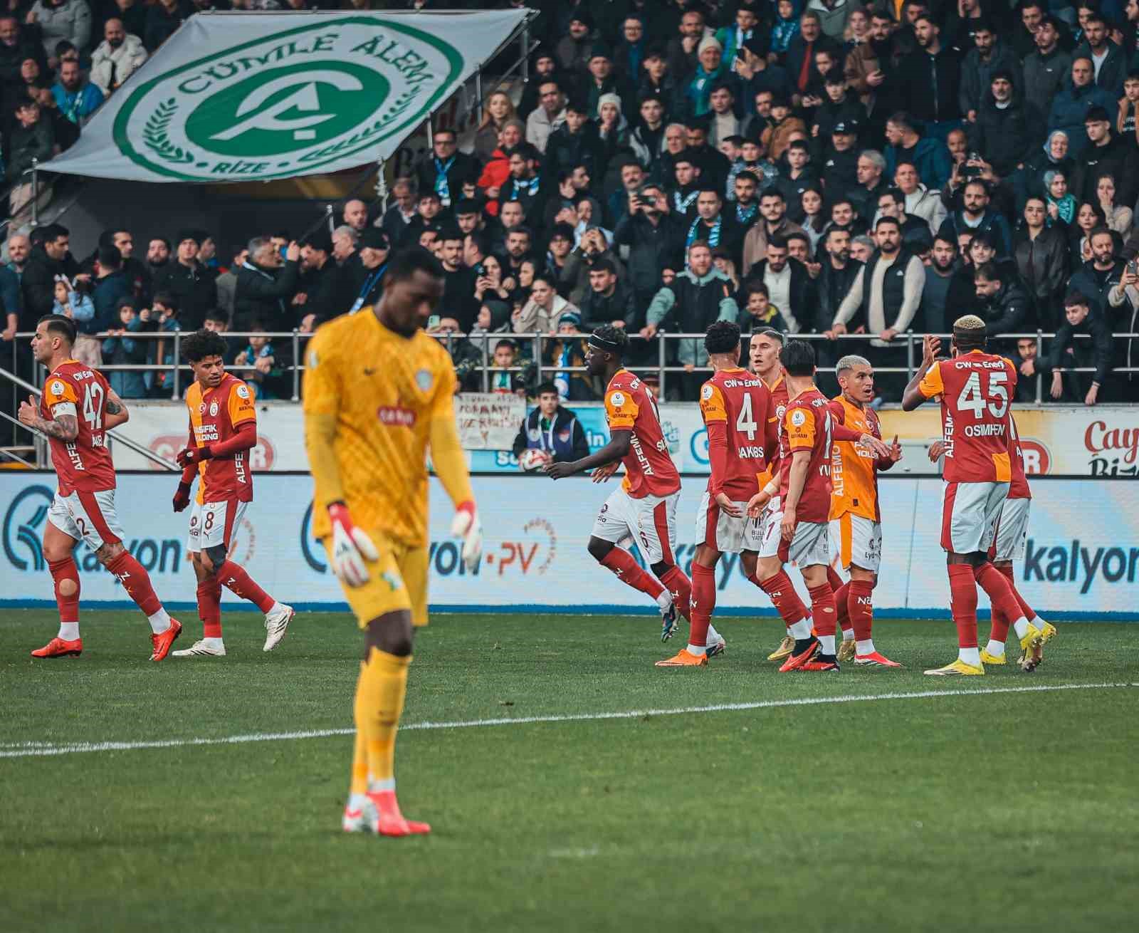 Trendyol Süper Lig: Çaykur Rizespor: 0 - Galatasaray: 1 (İlk yarı)
