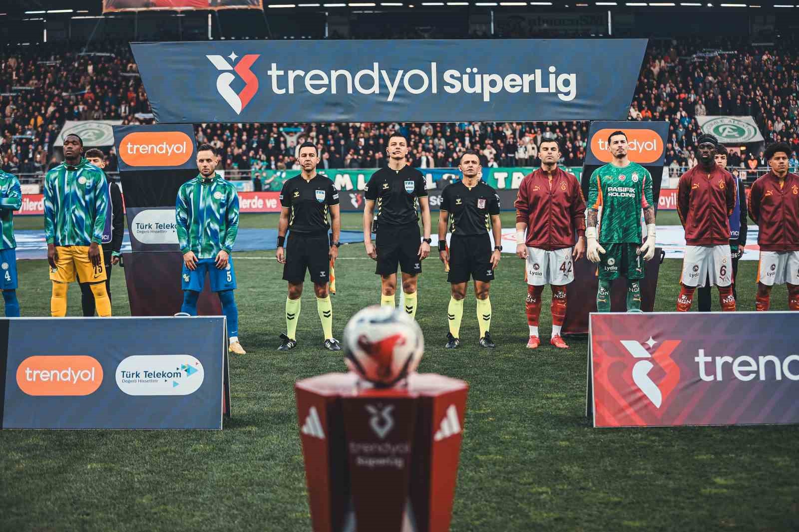 Trendyol Süper Lig: Çaykur Rizespor: 0 - Galatasaray: 1 (Maç devam ediyor)
