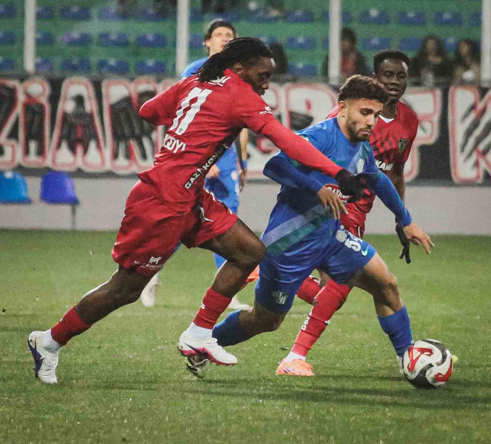 Trendyol Süper Lig: Çaykur Rizespor: 0 - Gaziantep FK: 1 (İlk yarı)
