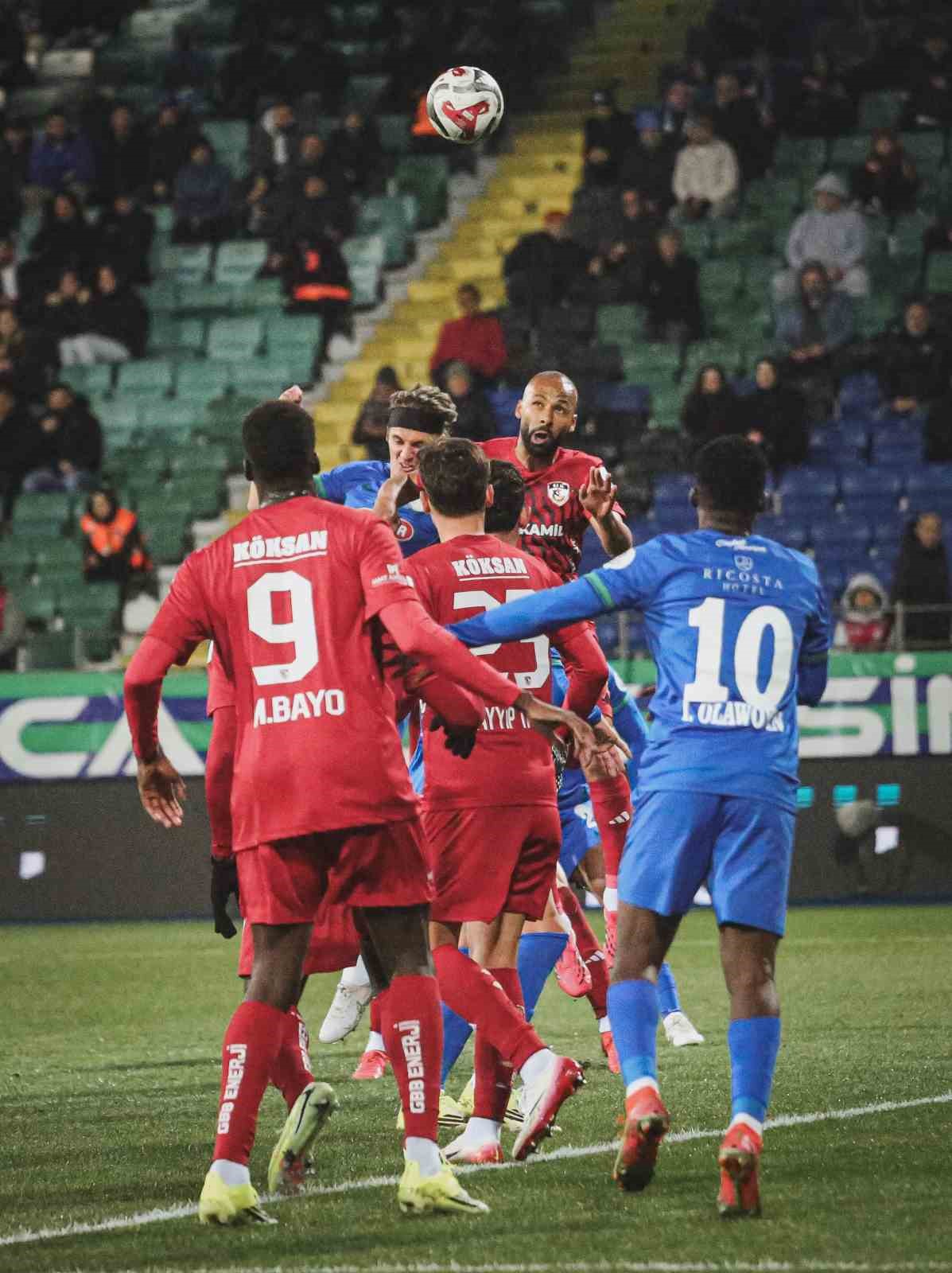 Trendyol Süper Lig: Çaykur Rizespor: 0 - Gaziantep FK: 1 (İlk yarı)
